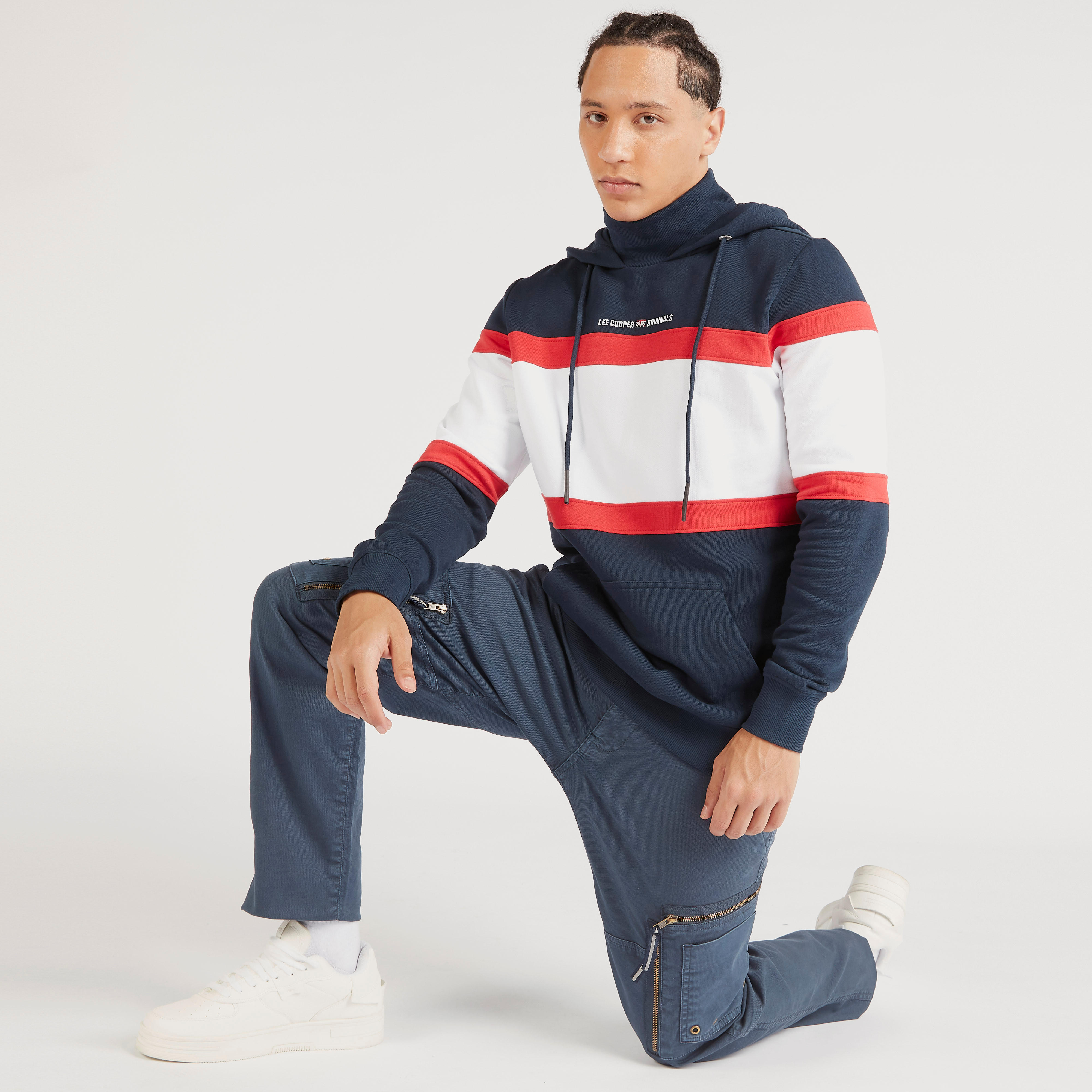 سويت شيرت بأكمام طويلة وجيب وقبعة من لي كوبر-men-winterwear-hoodiesandsweatshirts-image-2