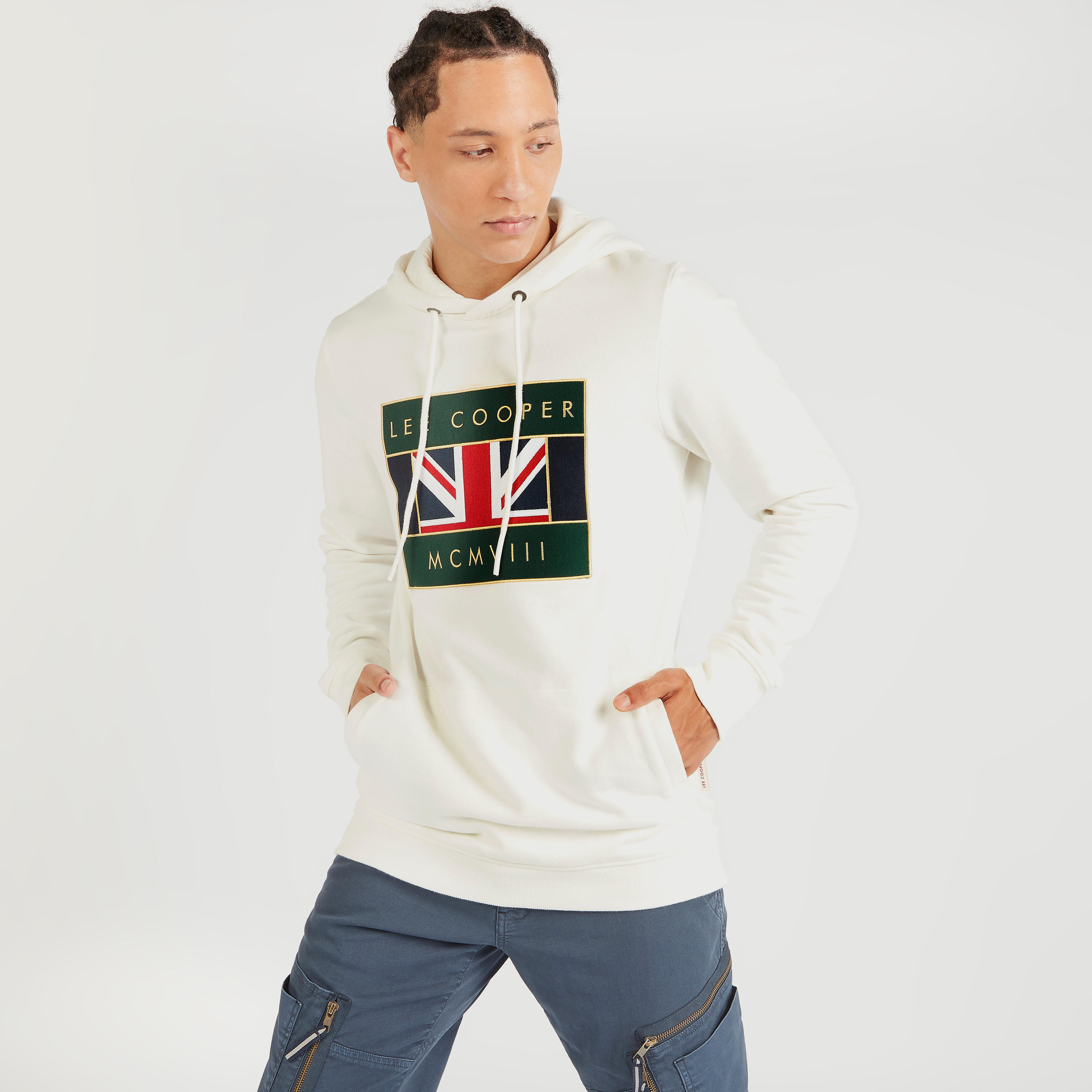 سويت شيرت مطرّز بقبّعة وأكمام طويلة من لي كوبر-men-winterwear-hoodiesandsweatshirts-image-1