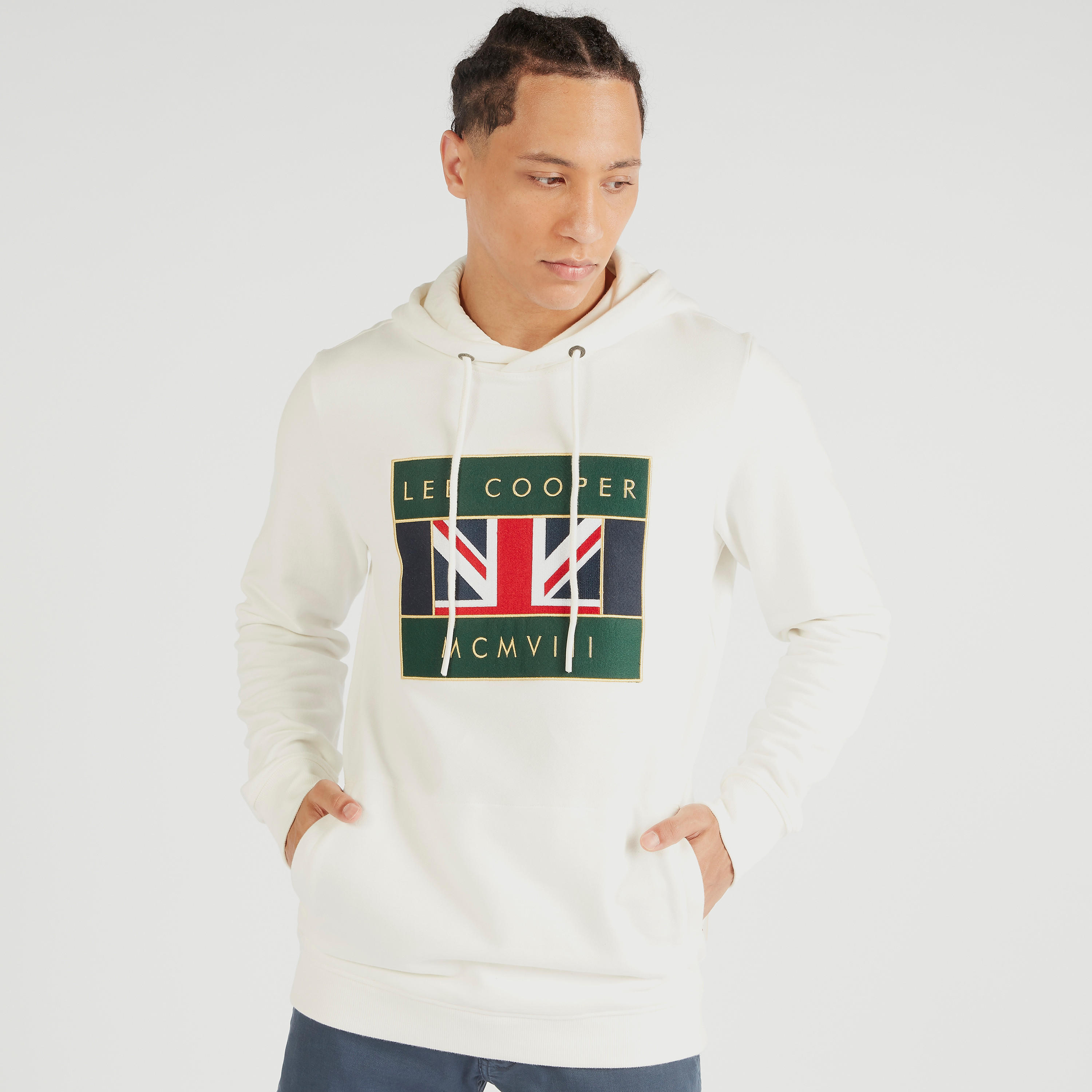سويت شيرت مطرّز بقبّعة وأكمام طويلة من لي كوبر-men-winterwear-hoodiesandsweatshirts-image-5