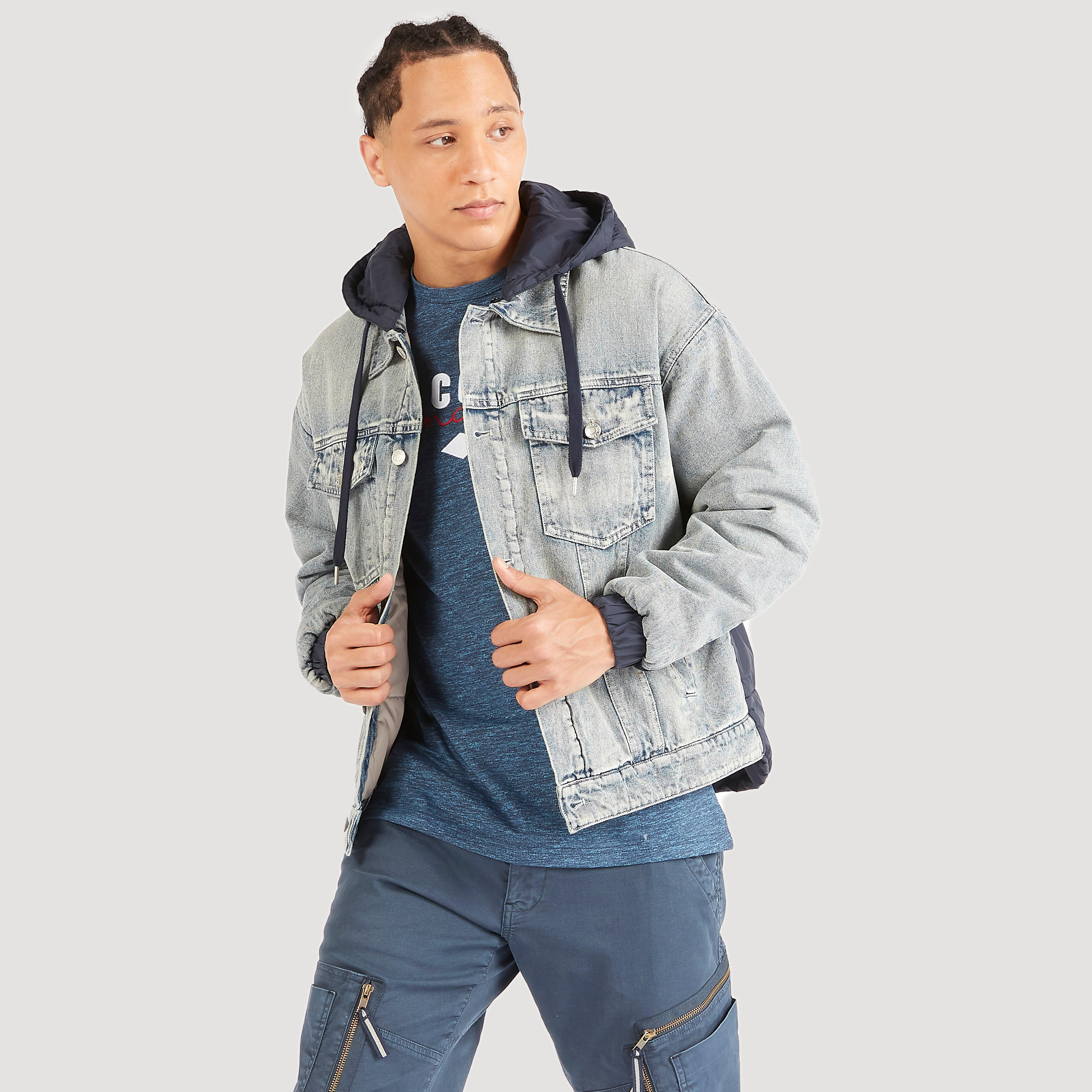 جاكيت بارز الملمس بقبّعة وجيوب من لي كوبر-men-clothing-jacketsandblazers-jackets-image-1