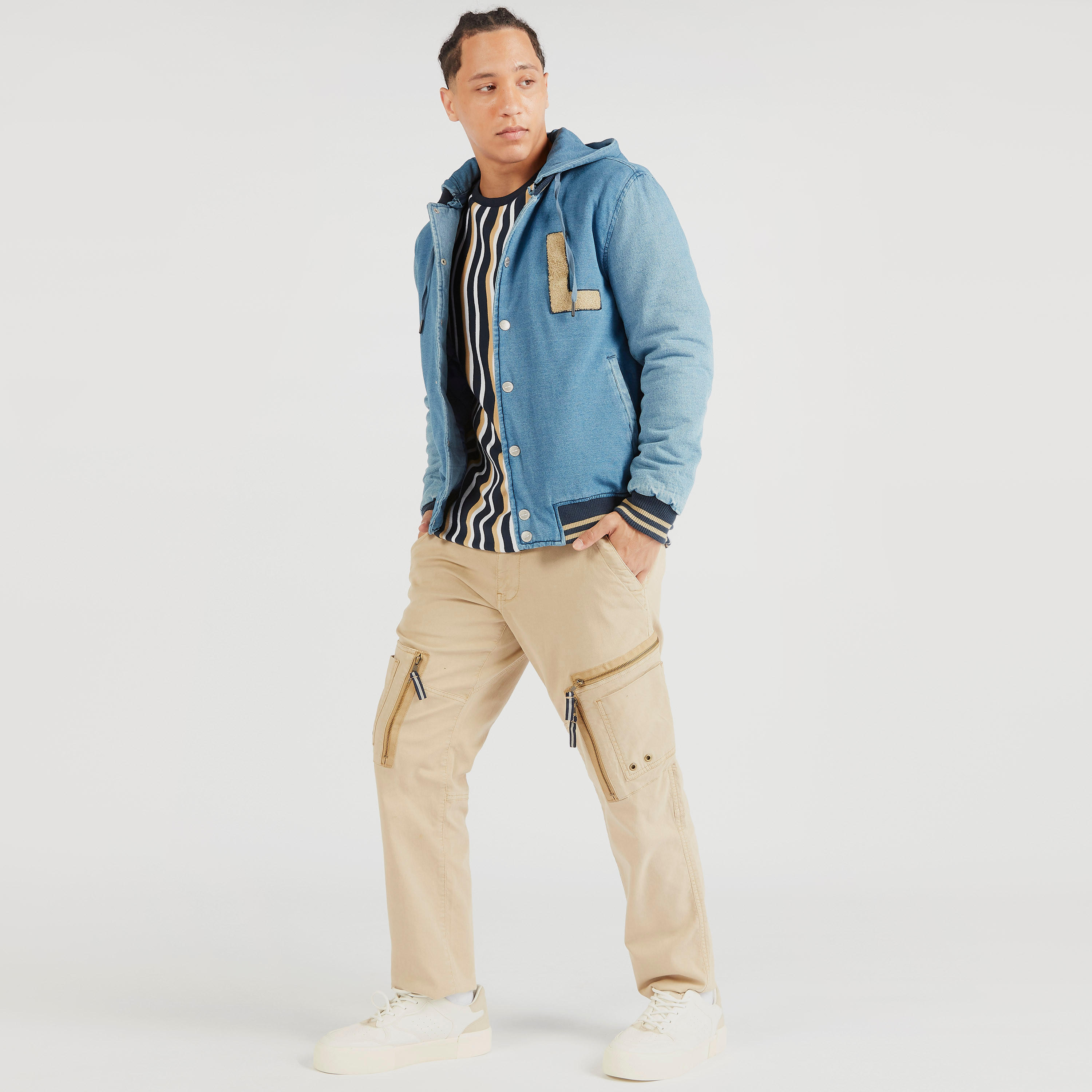 جاكيت بقبعّة وأكمام طويلة وجيوب من لي كوبر-men-clothing-jacketsandblazers-jackets-image-2