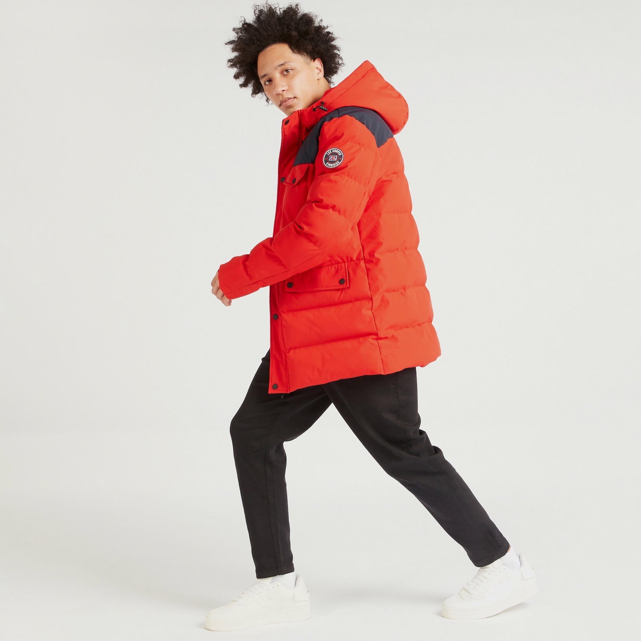 جاكيت مبطن بقبّعة وأكمام طويلة وسحّاب إغلاق-men-clothing-jacketsandblazers-jackets-image-1