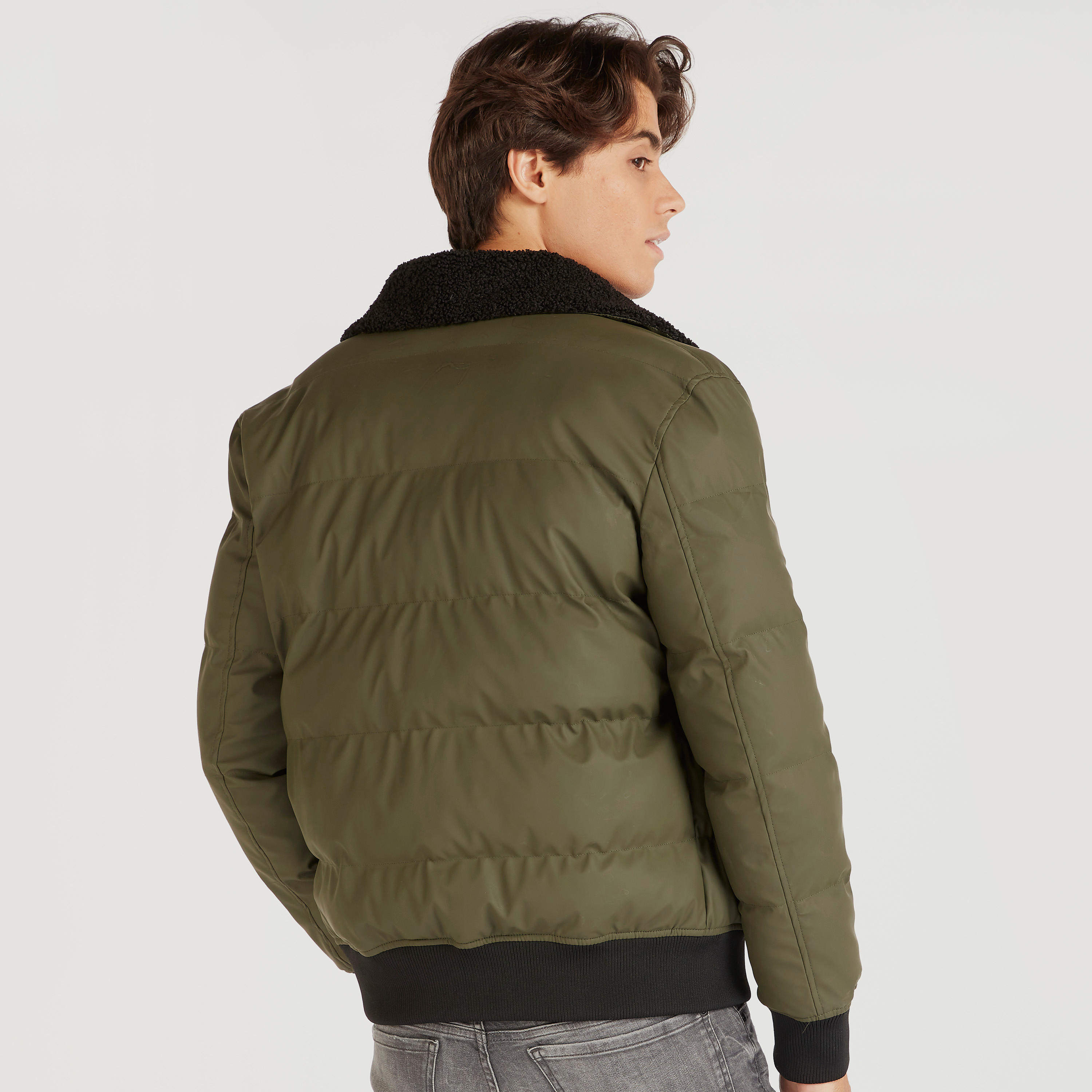 جاكيت مبطن بأكمام طويلة وتفاصيل فرو من لي كوبر-men-clothing-jacketsandblazers-jackets-image-4