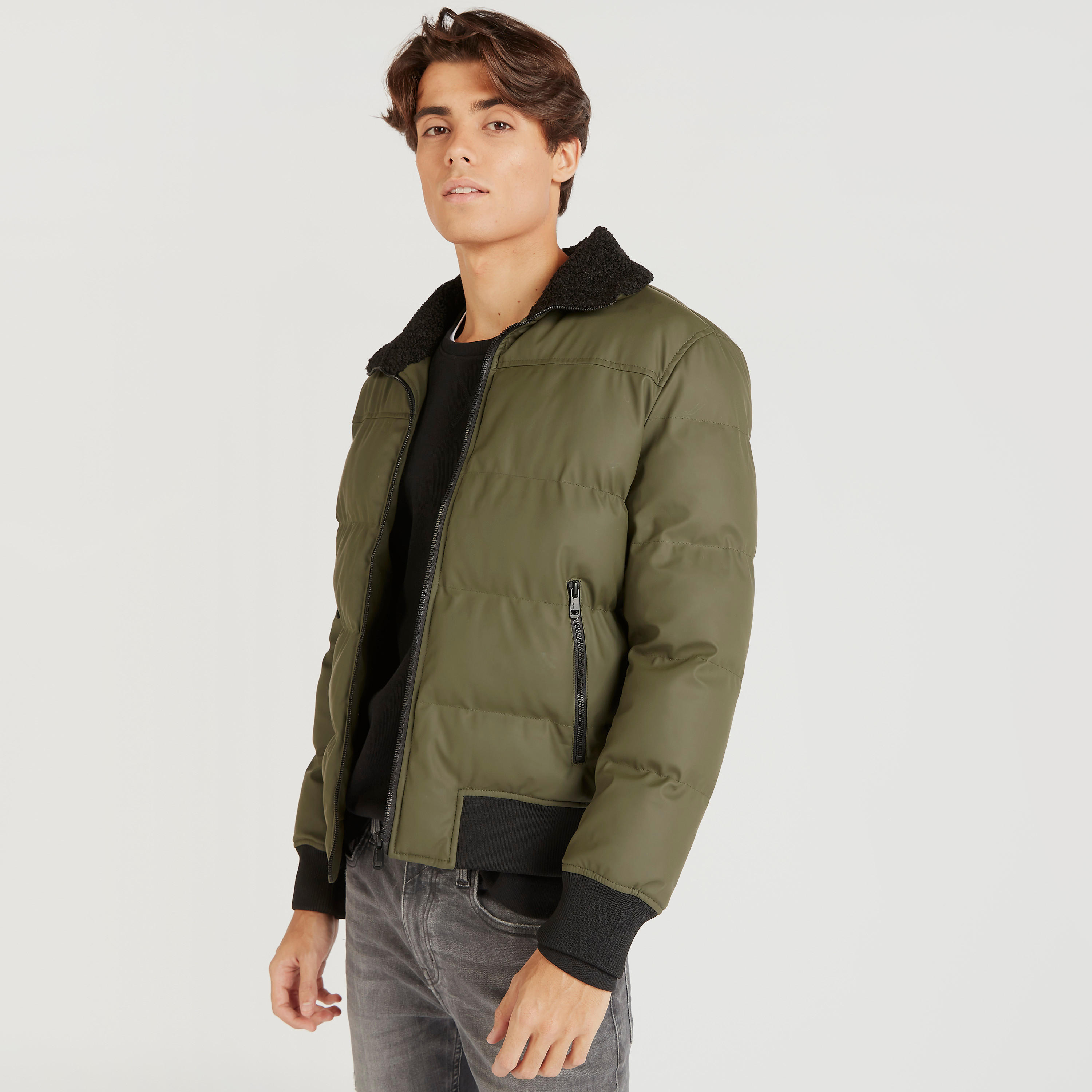جاكيت مبطن بأكمام طويلة وتفاصيل فرو من لي كوبر-men-clothing-jacketsandblazers-jackets-image-5