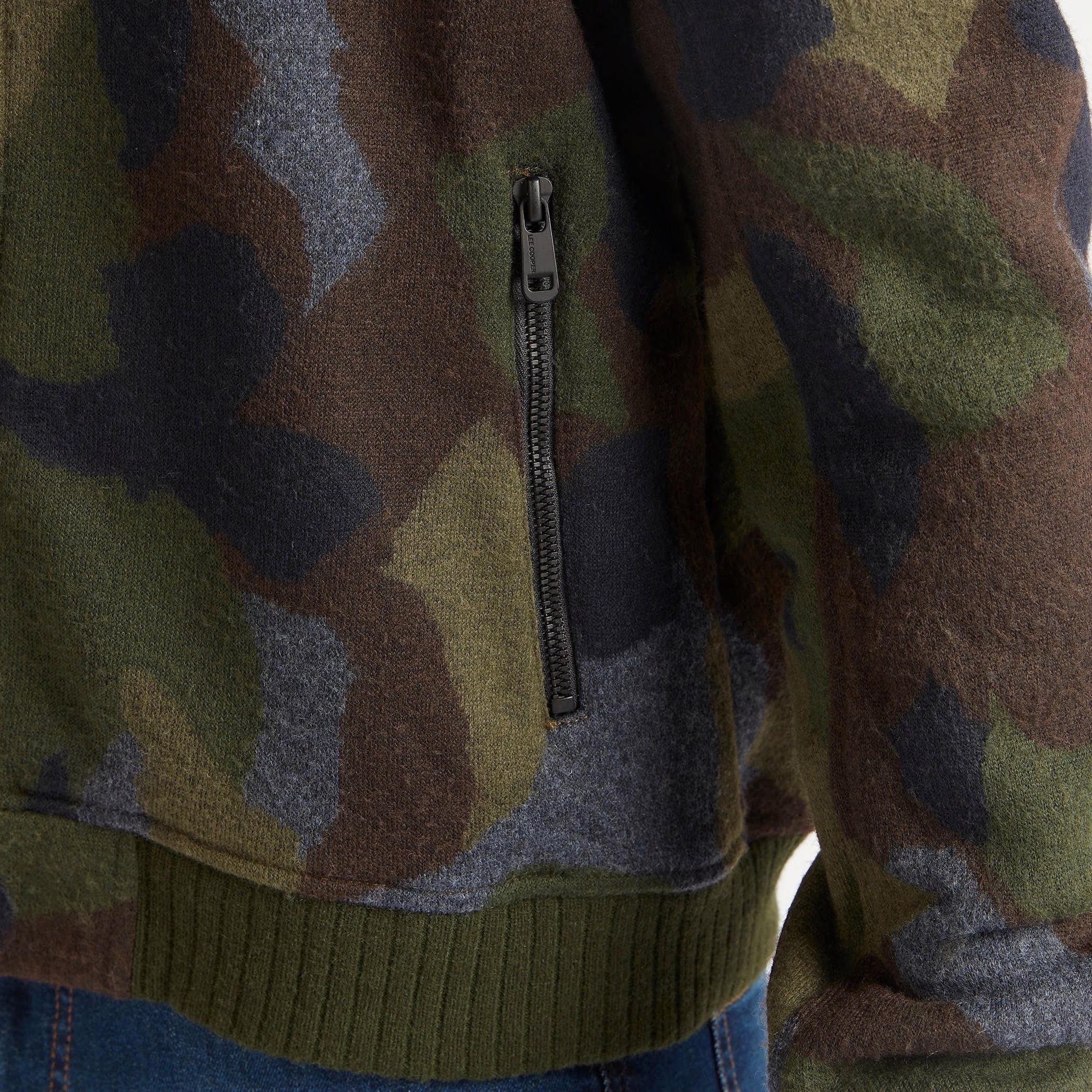 جاكيت منفوخ بطبعات مموهة وسحاب إغلاق وأكمام طويلة من لي كوبر-men-clothing-jacketsandblazers-jackets-image-6