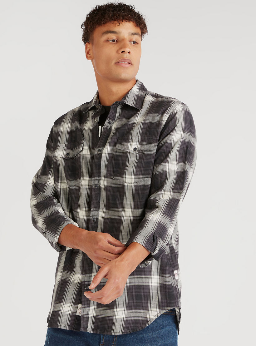 قميص بطبعات كاروهات وياقة عاديّة وأكمام طويلة من لي كوبر-men-clothing-shirts-image-5