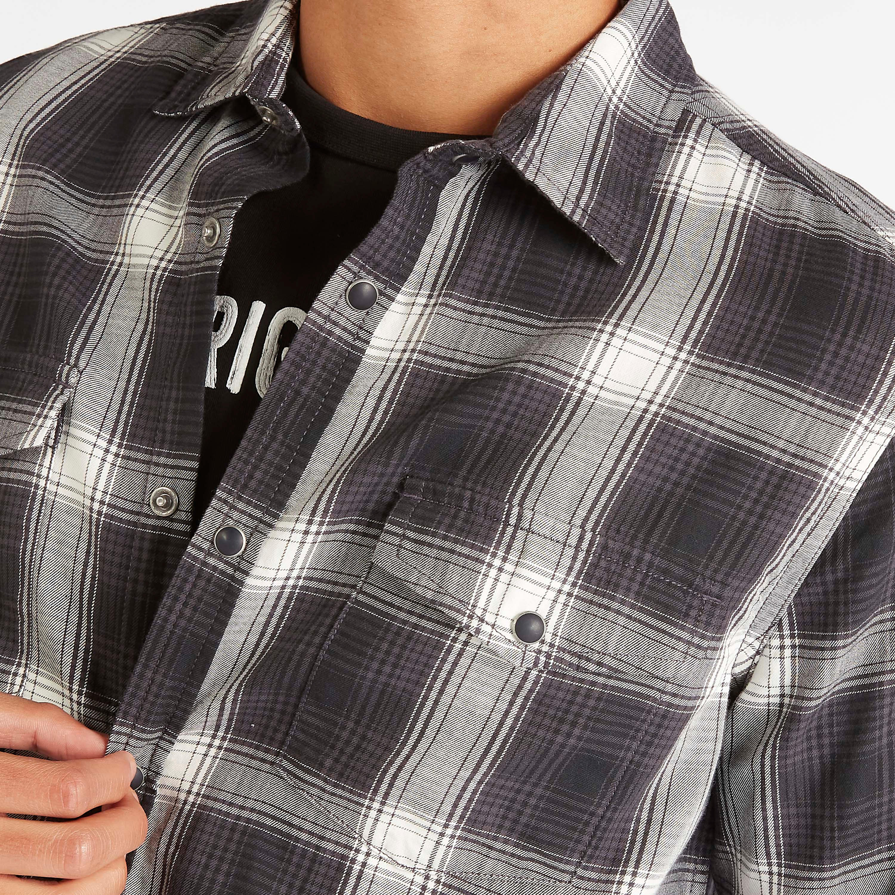 قميص بطبعات كاروهات وياقة عاديّة وأكمام طويلة من لي كوبر-men-clothing-shirts-image-3