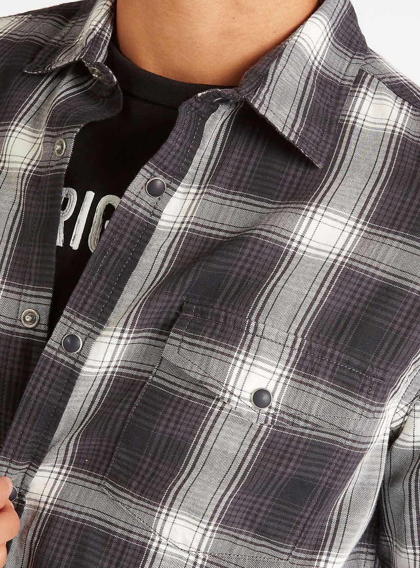 قميص بطبعات كاروهات وياقة عاديّة وأكمام طويلة من لي كوبر-men-clothing-shirts-image-3