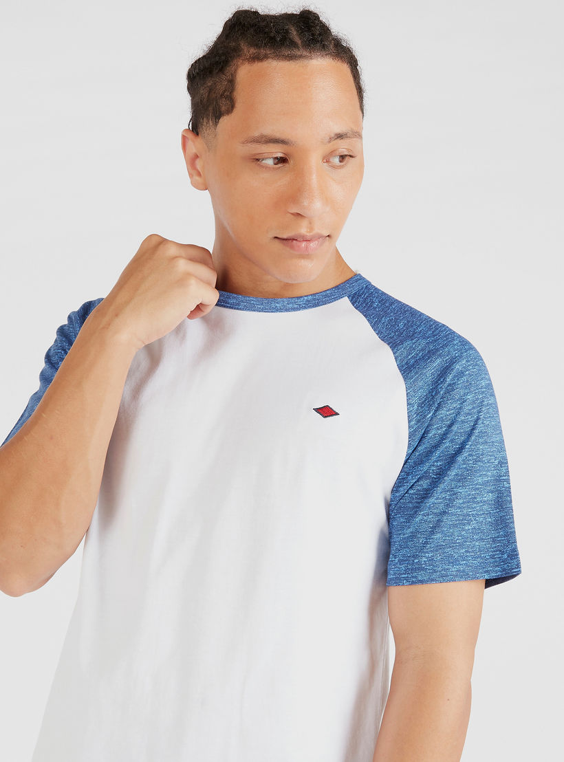 تيشيرت سادة بياقة ضيّقة وأكمام قصيرة من لي كوبر-men-clothing-tshirtsandpolos-tshirts-image-4