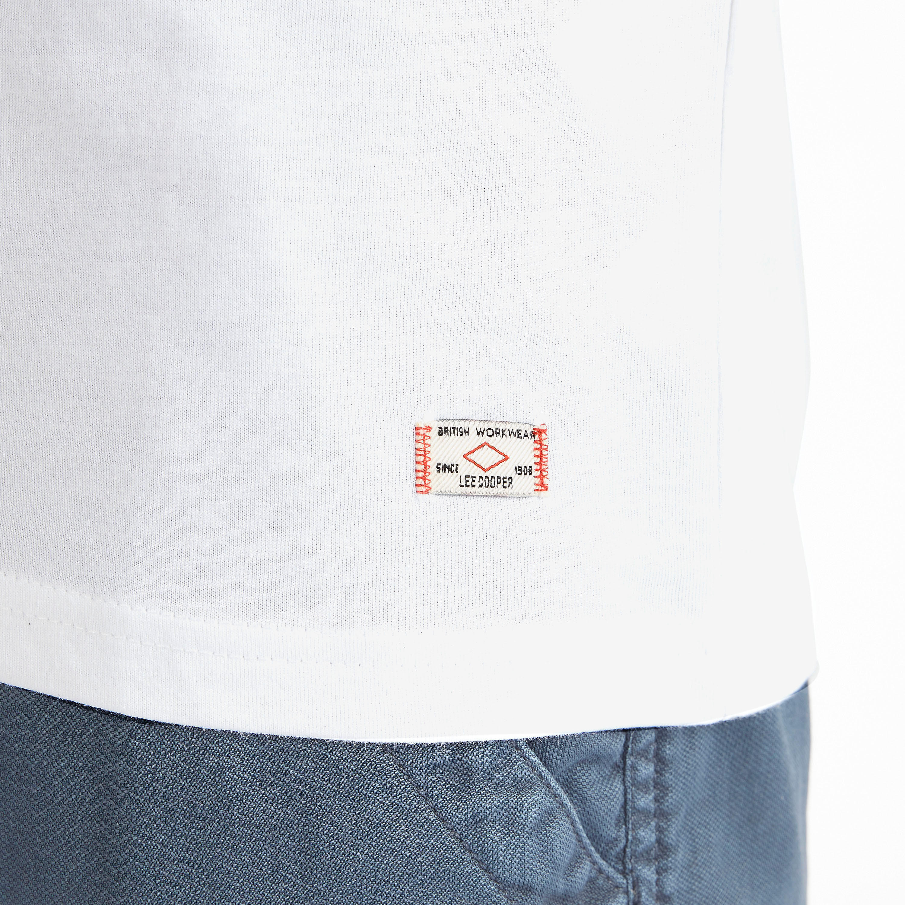 تيشيرت سادة بياقة ضيّقة وأكمام قصيرة من لي كوبر-men-clothing-tshirtsandpolos-tshirts-image-1