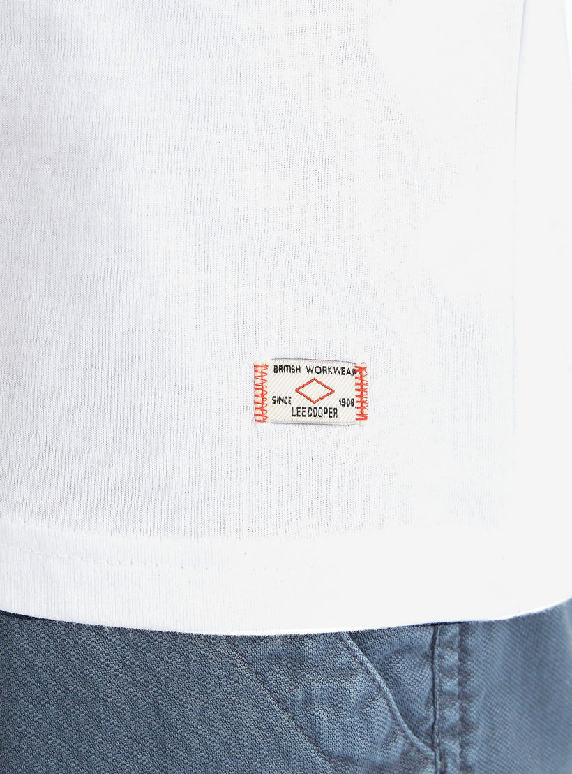 تيشيرت سادة بياقة ضيّقة وأكمام قصيرة من لي كوبر-men-clothing-tshirtsandpolos-tshirts-image-1
