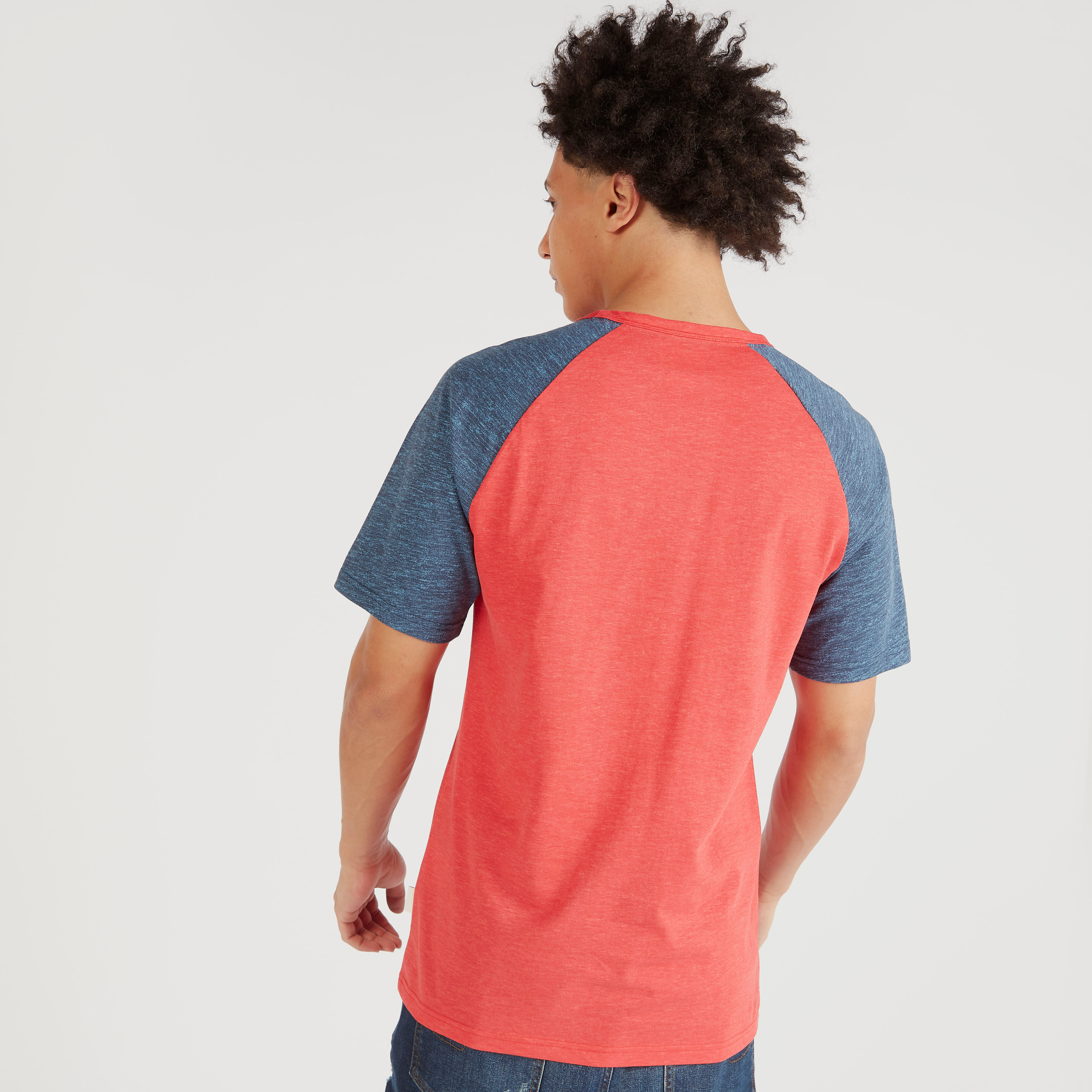 تيشيرت بطبعات وياقة ضيّقة وأكمام قصيرة من لي كوبر-men-clothing-tshirtsandpolos-tshirts-image-4