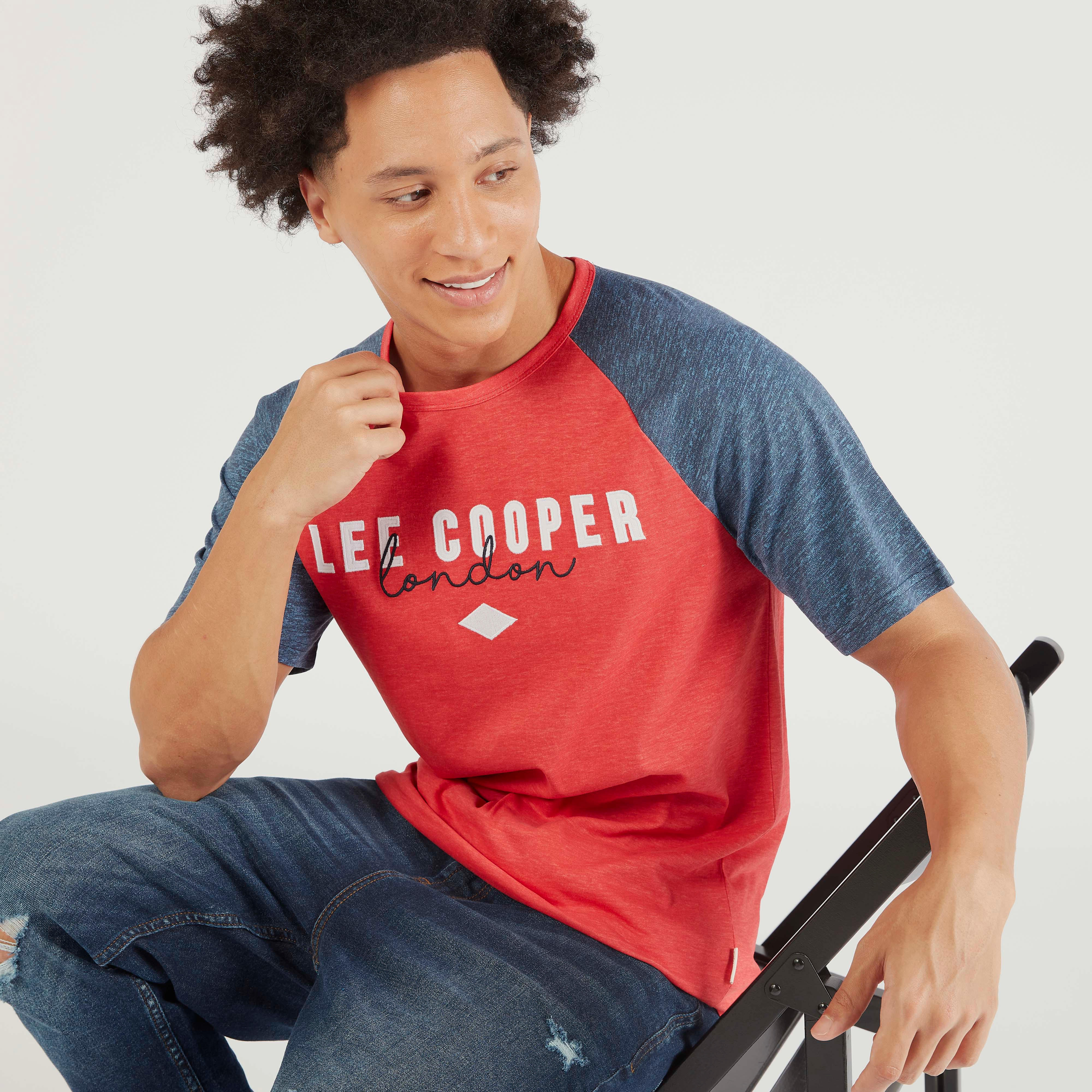 تيشيرت بطبعات وياقة ضيّقة وأكمام قصيرة من لي كوبر-men-clothing-tshirtsandpolos-tshirts-image-5