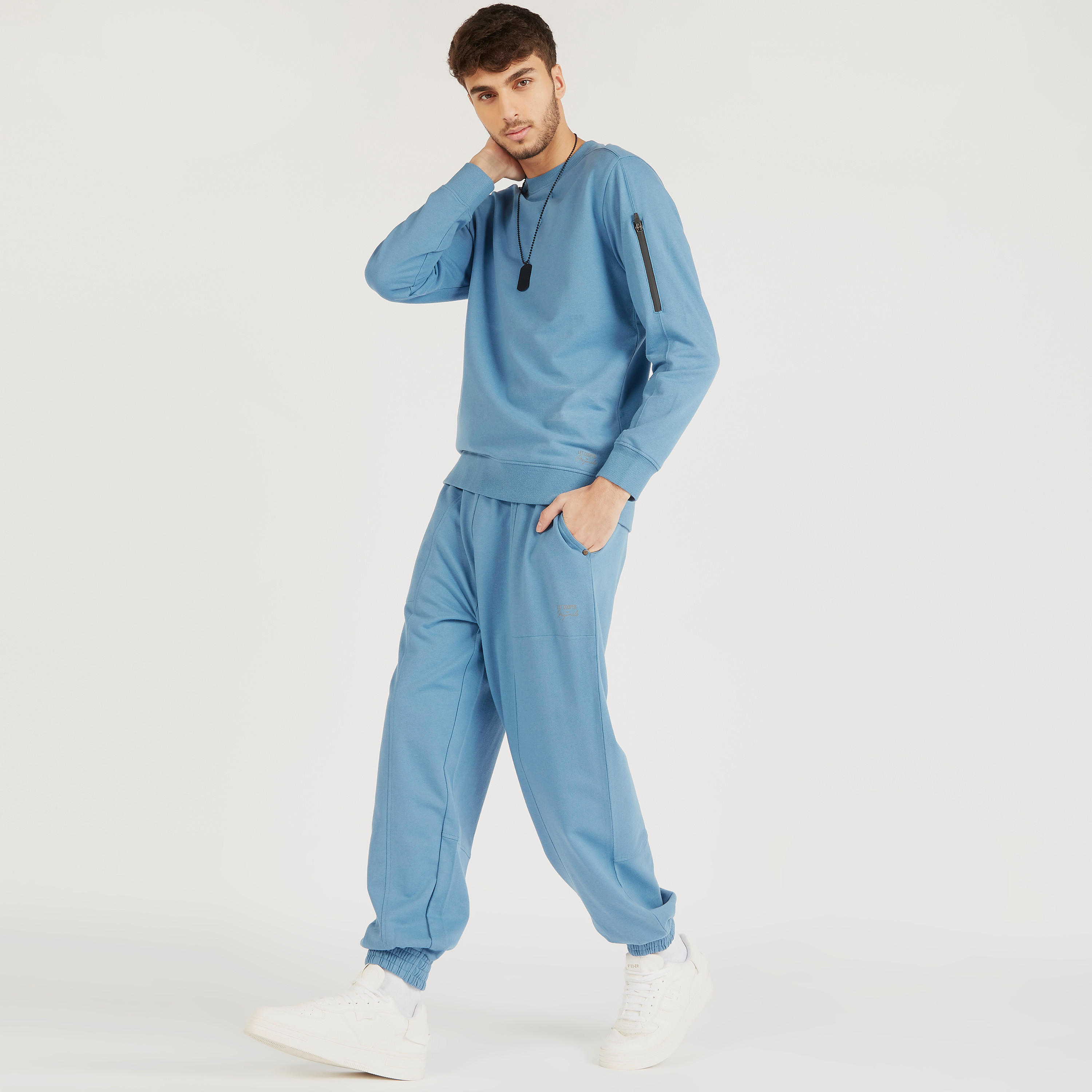 سويت شيرت بأكمام طويلة وتفاصيل سحاب من لي كوبر-men-winterwear-hoodiesandsweatshirts-image-2