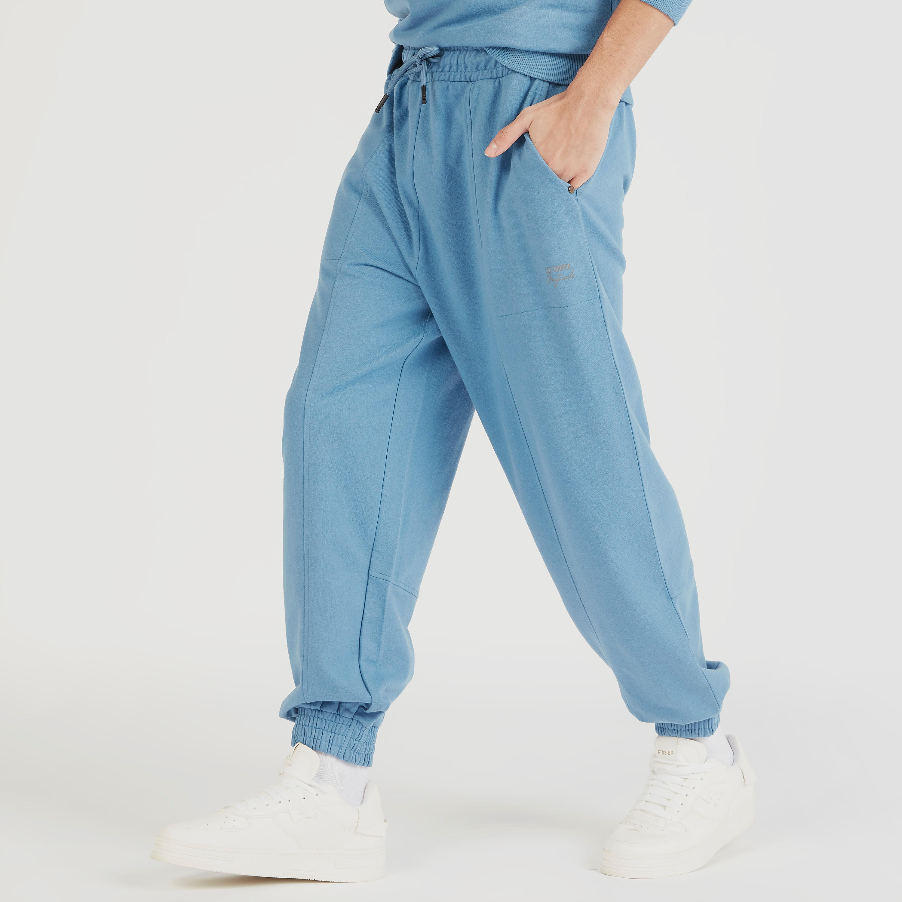 بنطلون رياضي برباط وجيوب من لي كوبر-men-clothing-bottoms-joggers-image-4