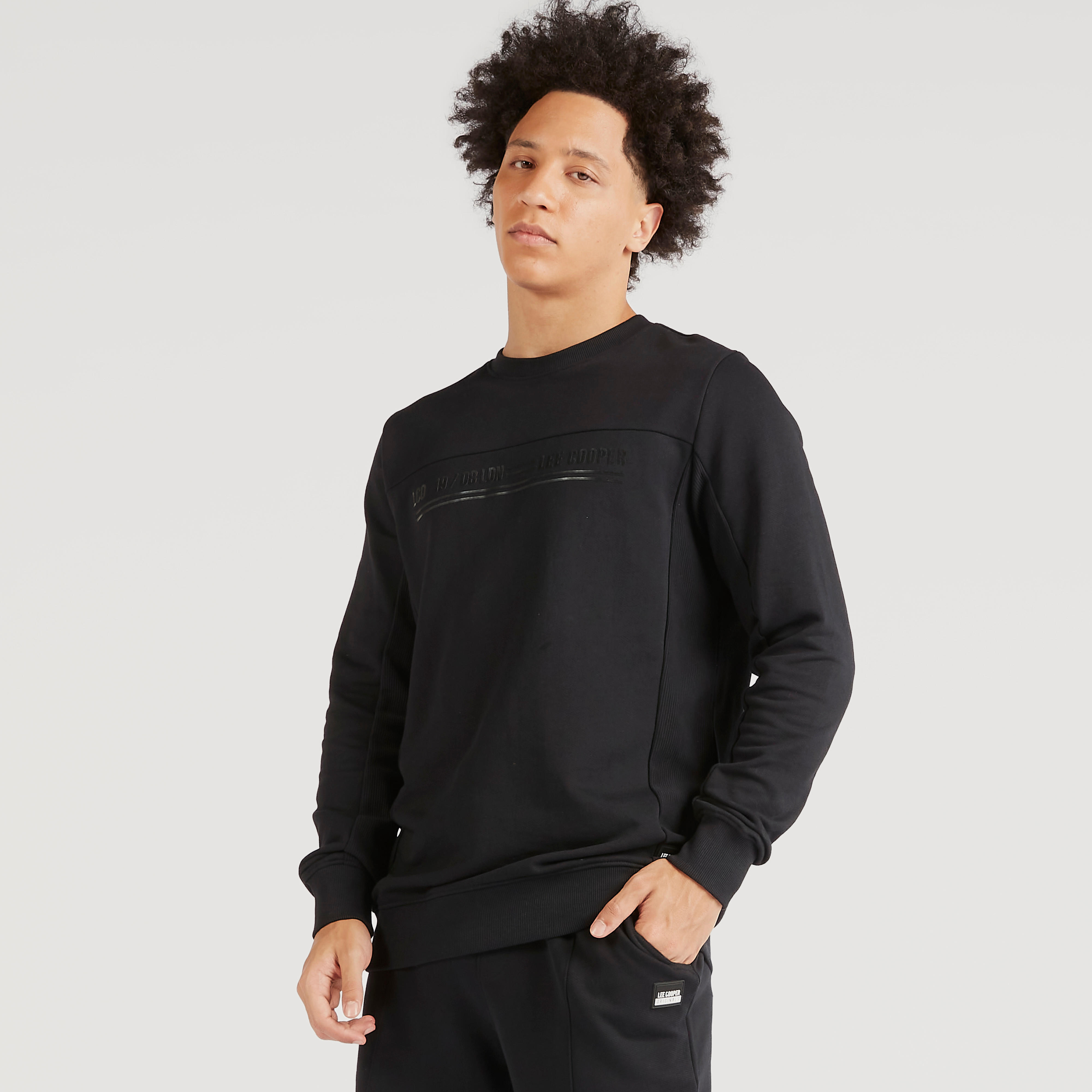سويت شيرت بياقة ضيّقة وأكمام طويلة وطبعات من لي كوبر-men-winterwear-hoodiesandsweatshirts-image-5
