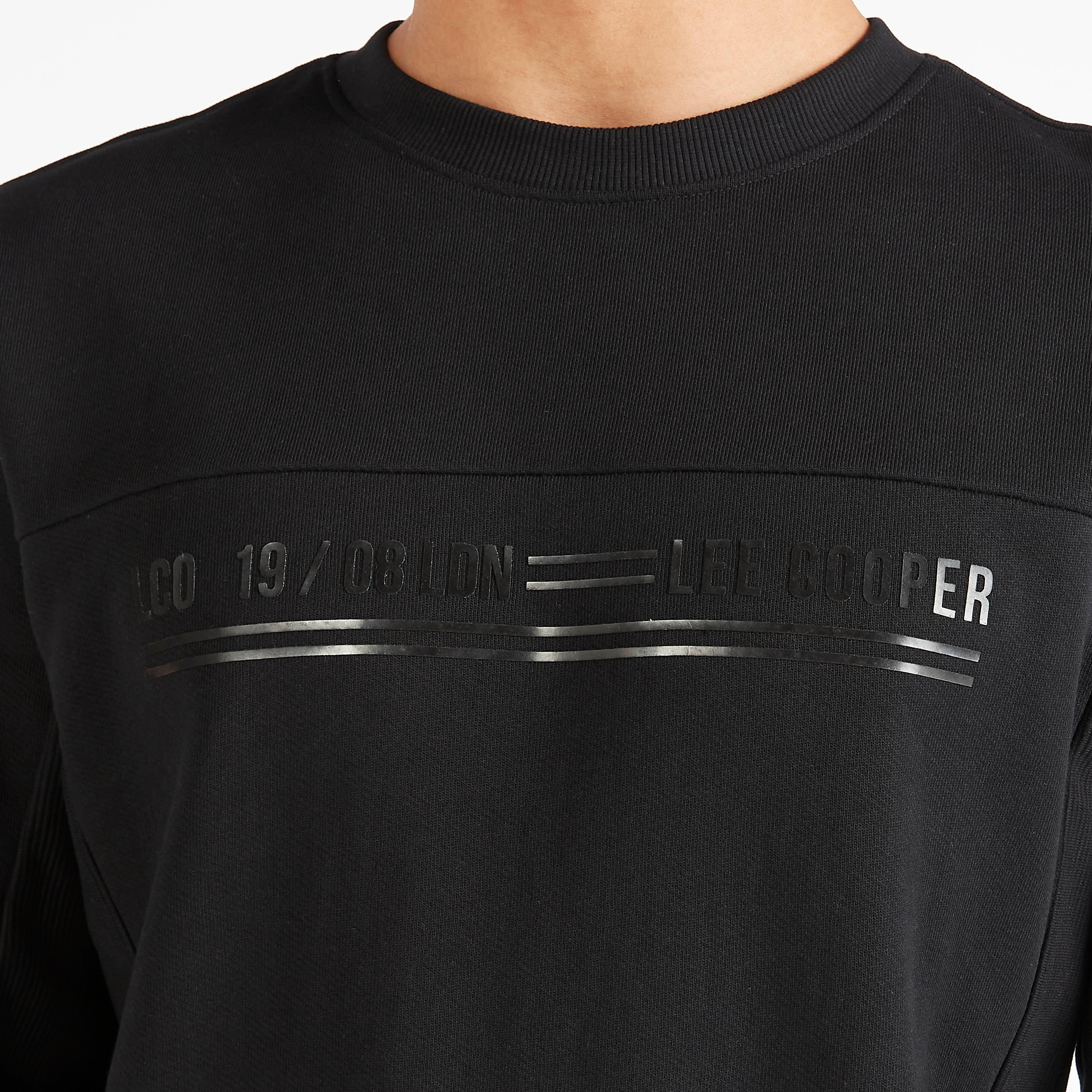 سويت شيرت بياقة ضيّقة وأكمام طويلة وطبعات من لي كوبر-men-winterwear-hoodiesandsweatshirts-image-7