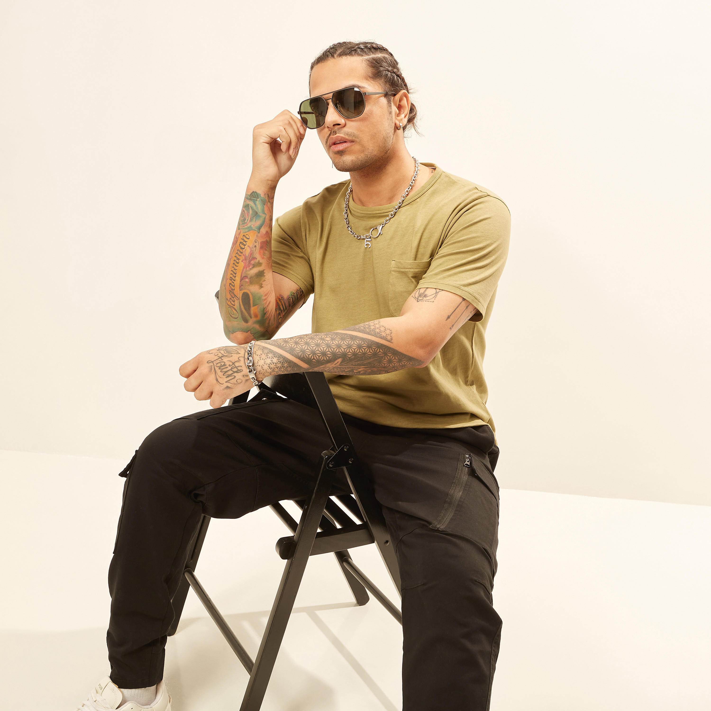 تيشيرت سادة بأكمام قصيرة وياقة ضيقة وجيب من لي كوبر-men-clothing-tshirtsandpolos-tshirts-image-10