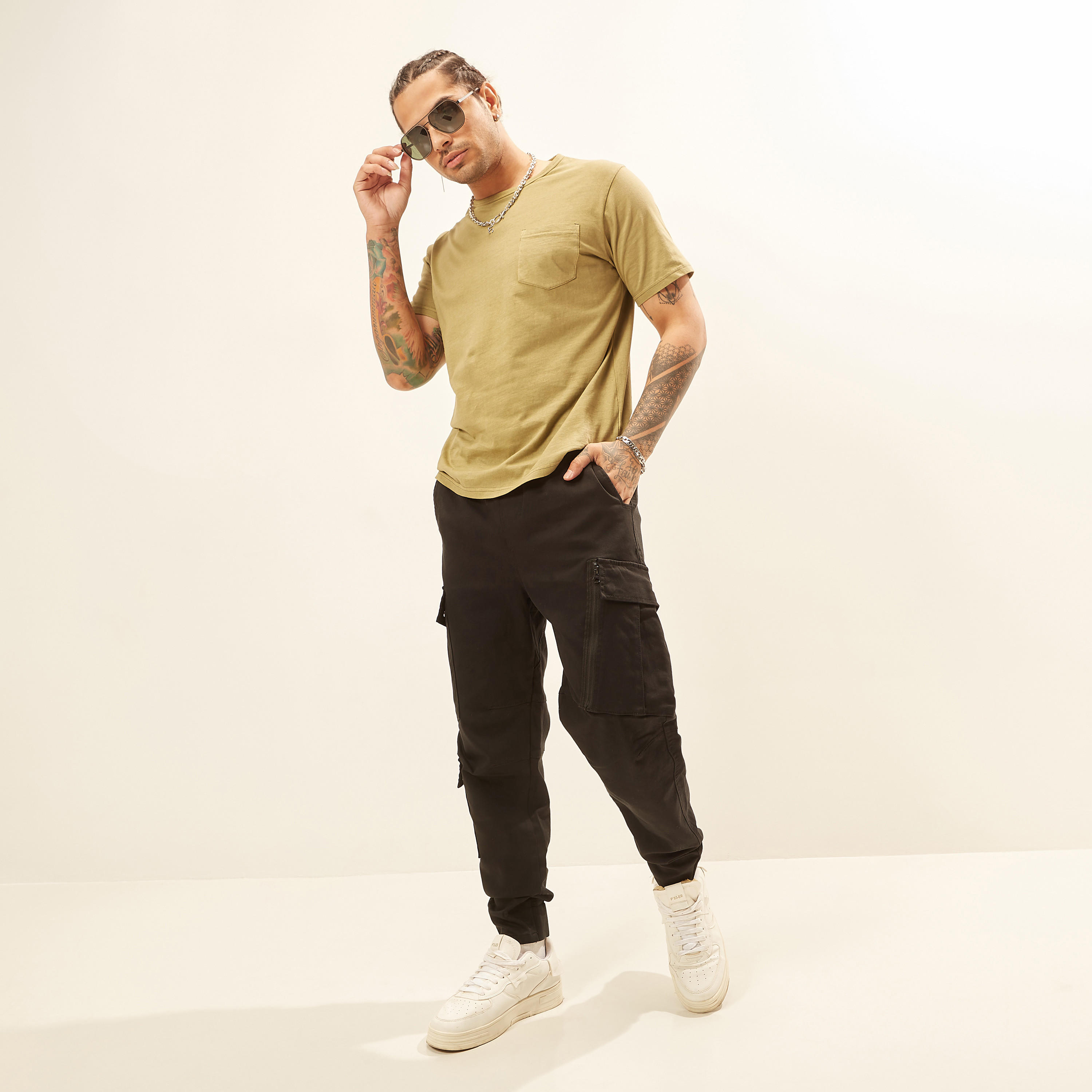 تيشيرت سادة بأكمام قصيرة وياقة ضيقة وجيب من لي كوبر-men-clothing-tshirtsandpolos-tshirts-image-12
