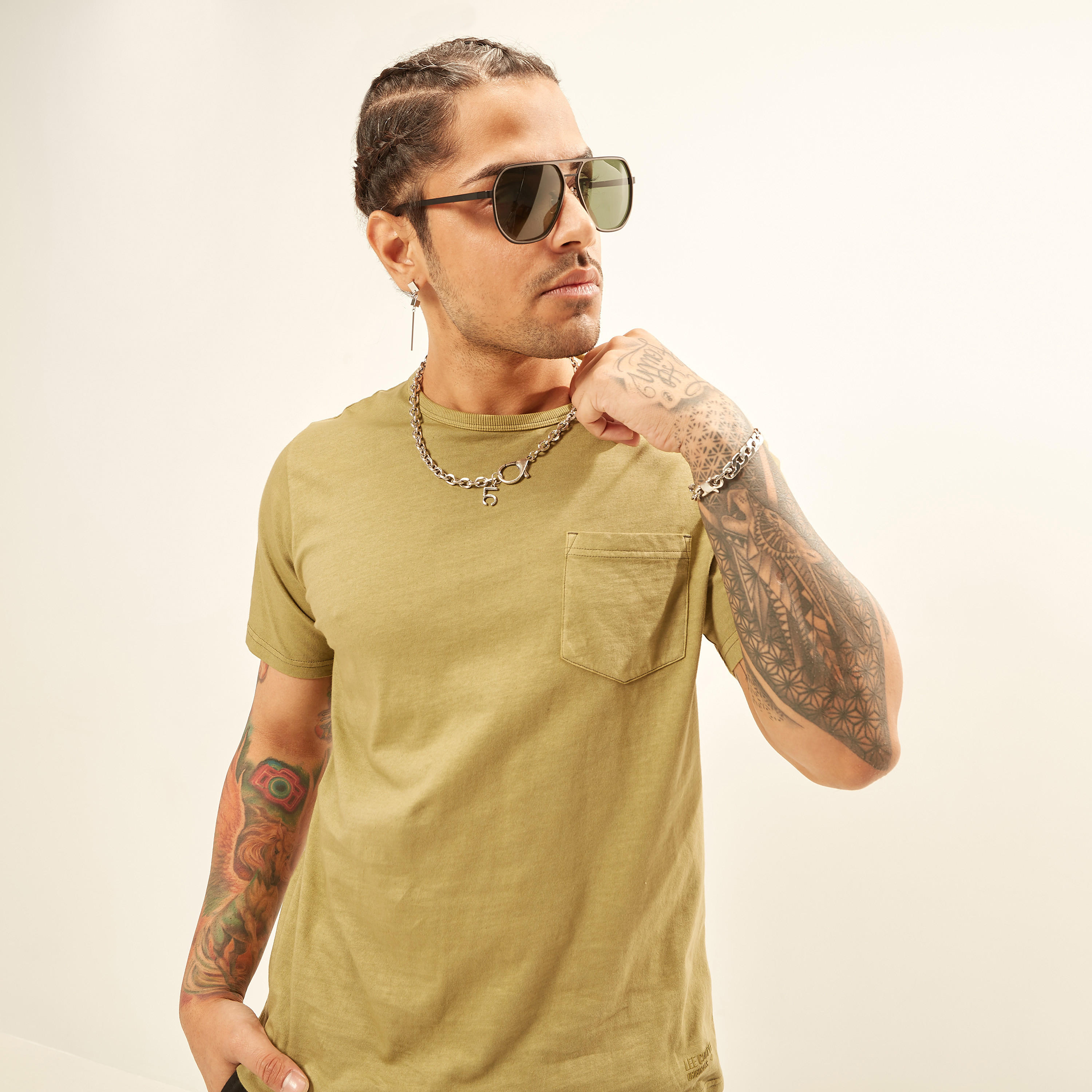 تيشيرت سادة بأكمام قصيرة وياقة ضيقة وجيب من لي كوبر-men-clothing-tshirtsandpolos-tshirts-image-14