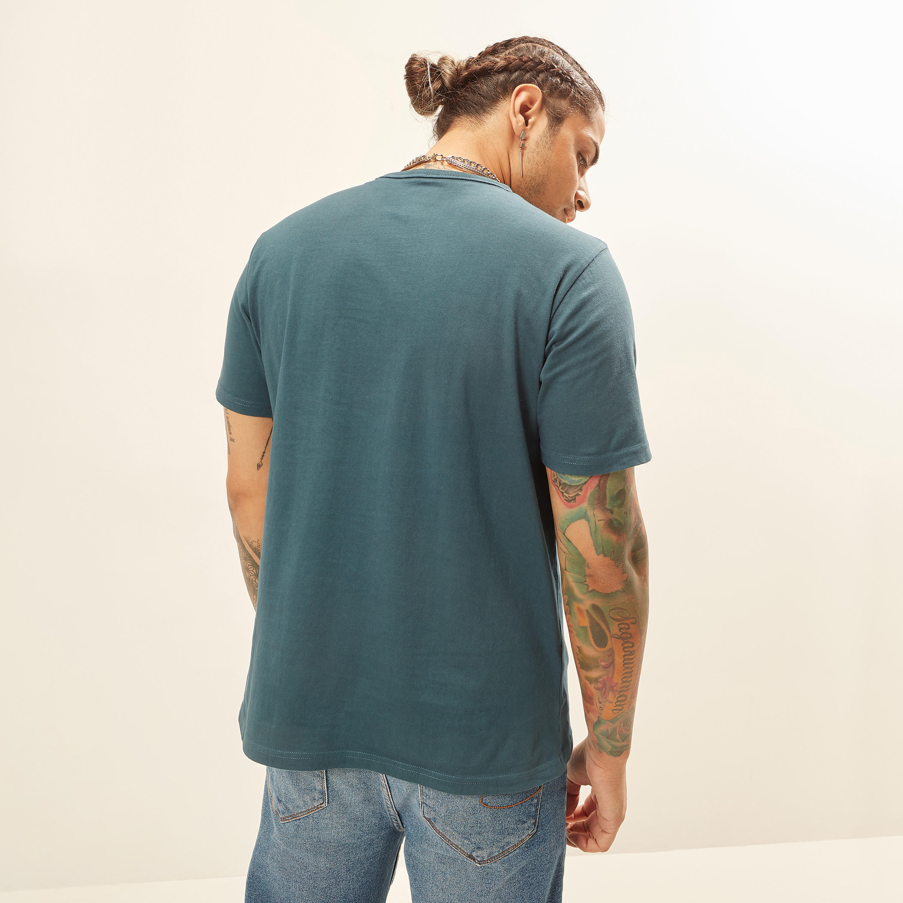 تيشيرت سادة بأكمام قصيرة وياقة ضيقة وجيب من لي كوبر-men-clothing-tshirtsandpolos-tshirts-image-18