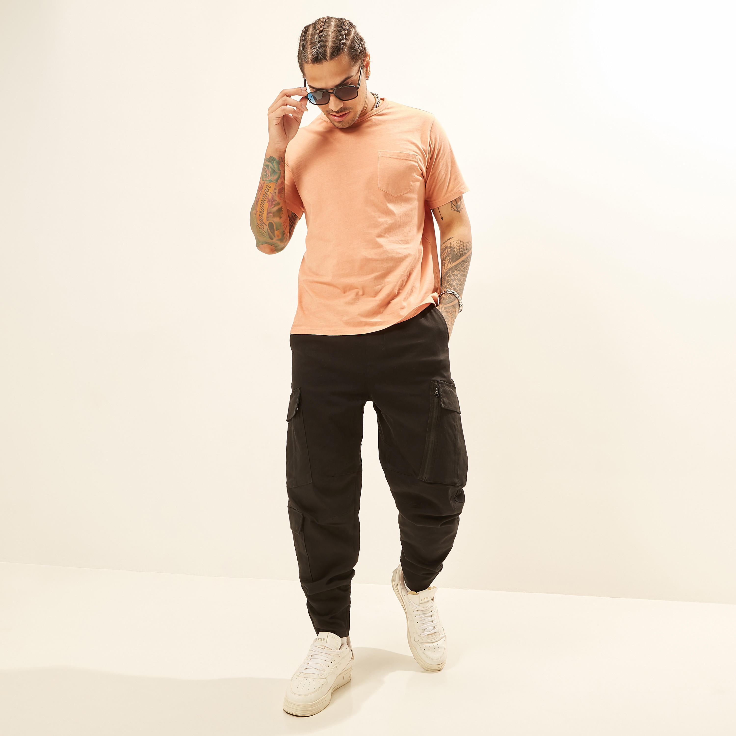 تيشيرت سادة بأكمام قصيرة وياقة ضيقة وجيب من لي كوبر-men-clothing-tshirtsandpolos-tshirts-image-20
