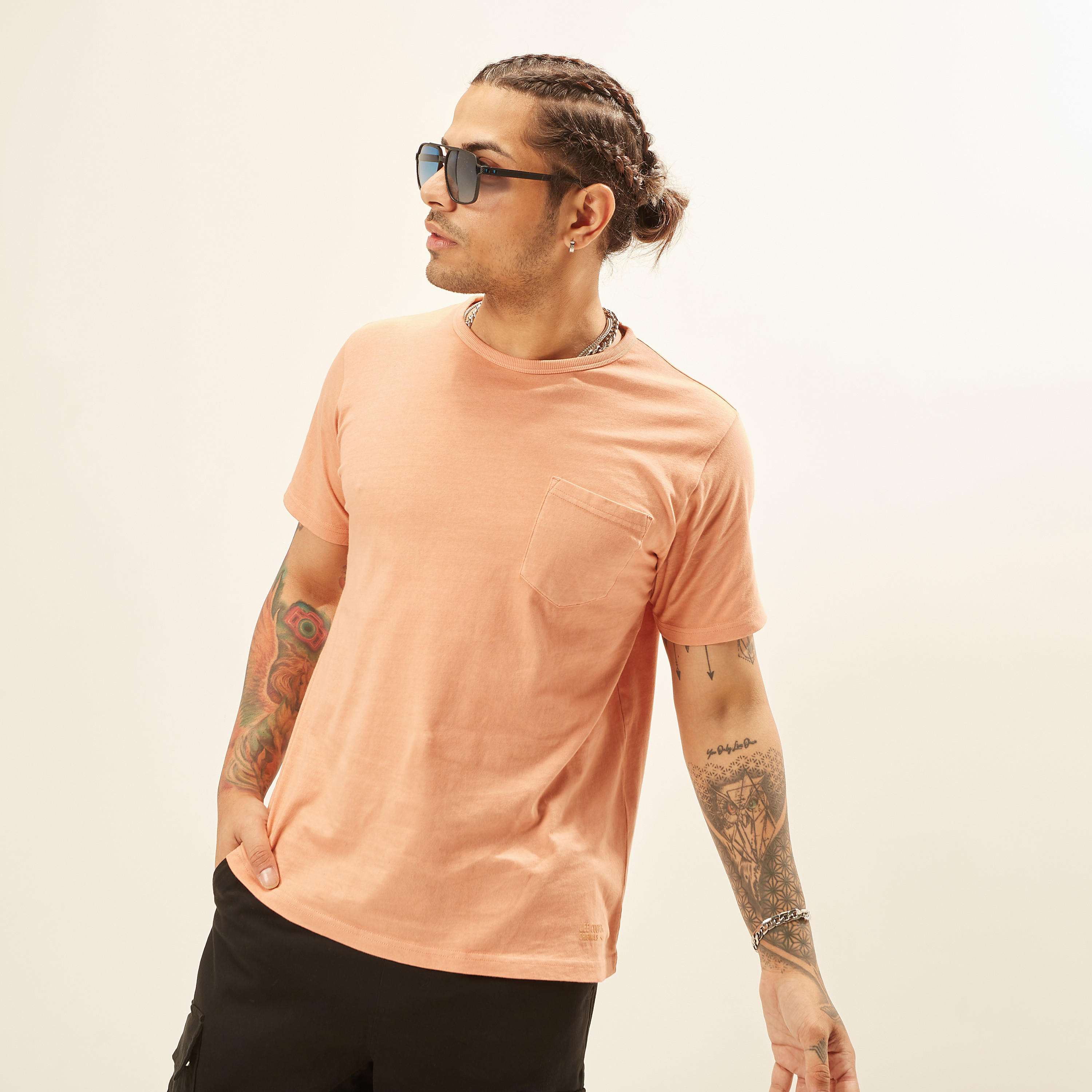 تيشيرت سادة بأكمام قصيرة وياقة ضيقة وجيب من لي كوبر-men-clothing-tshirtsandpolos-tshirts-image-21