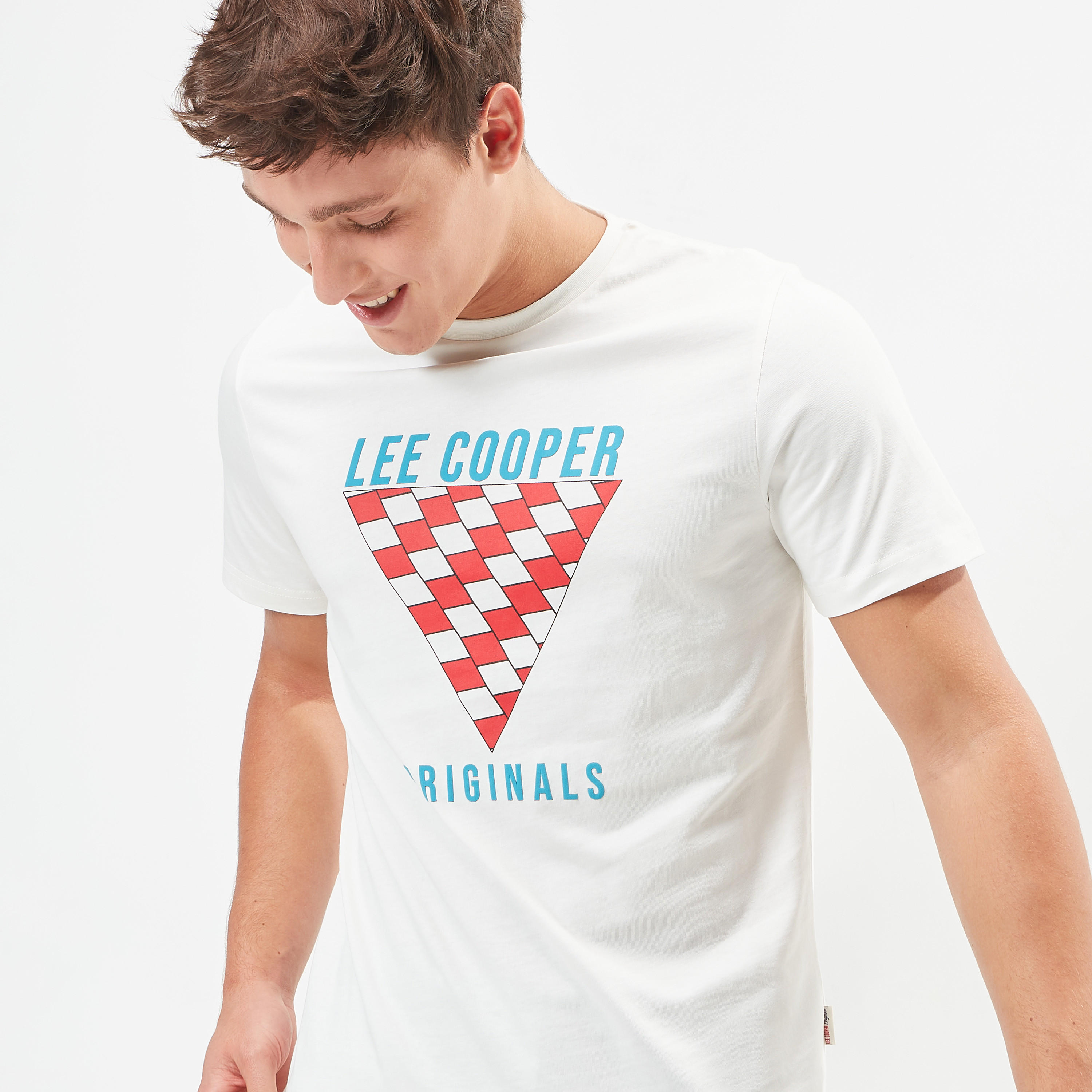 تيشيرت بياقة ضيّقة وأكمام قصيرة وطبعات من لي كوبر-men-clothing-tshirtsandpolos-tshirts-image-3