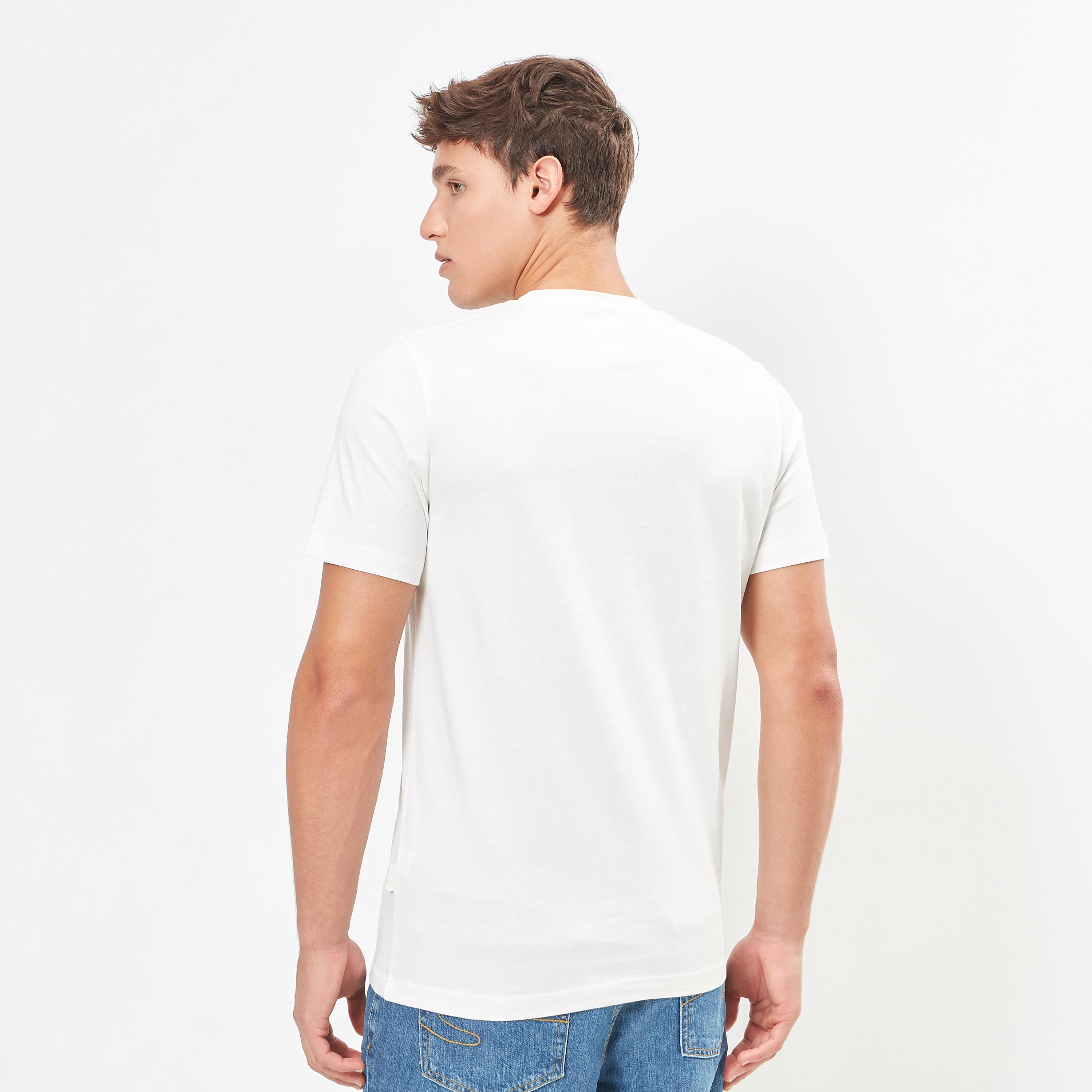 تيشيرت بياقة ضيّقة وأكمام قصيرة وطبعات من لي كوبر-men-clothing-tshirtsandpolos-tshirts-image-4