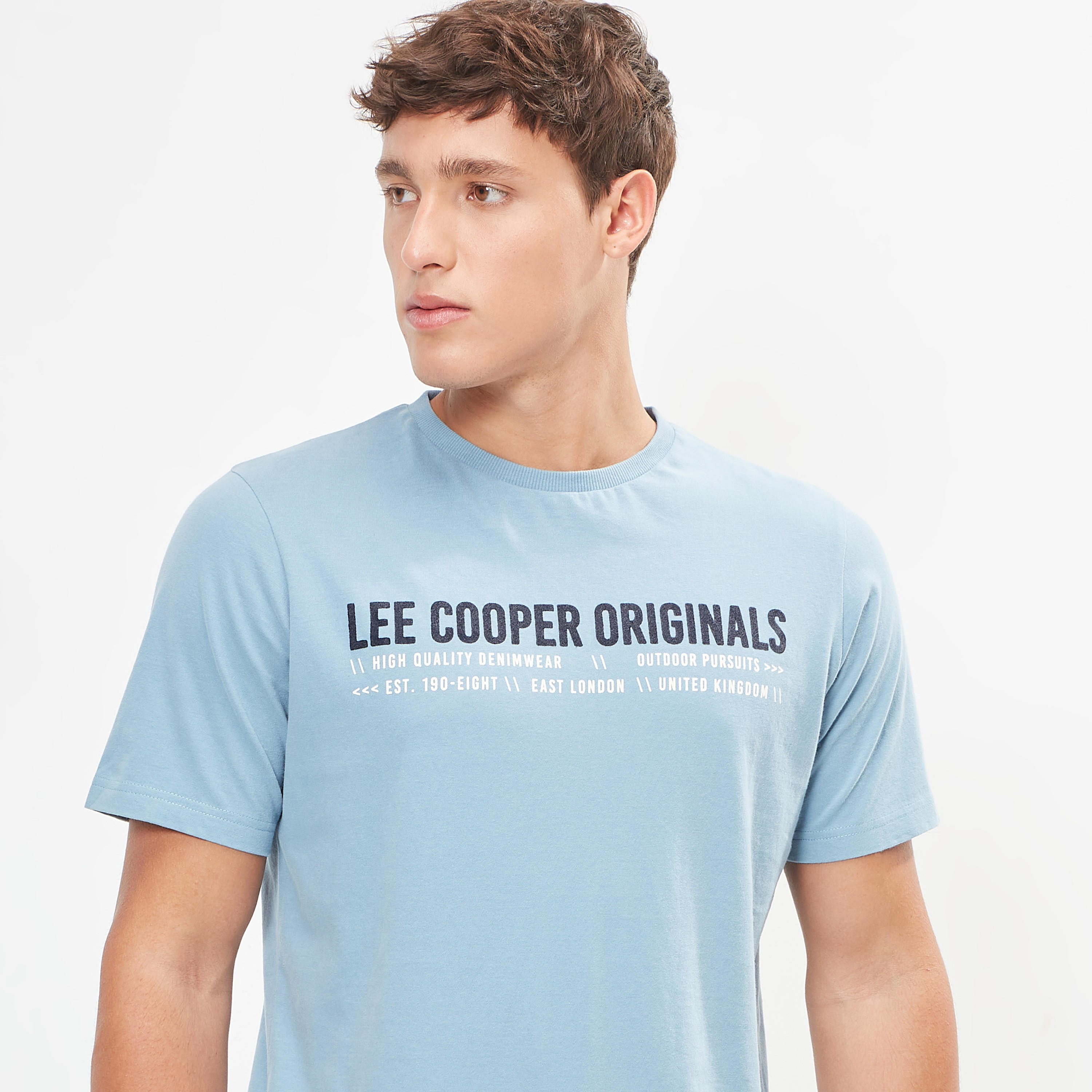 تيشيرت واسع بياقة ضيّقة وطبعات جرافيك من لي كوبر-men-clothing-tshirtsandpolos-tshirts-image-1