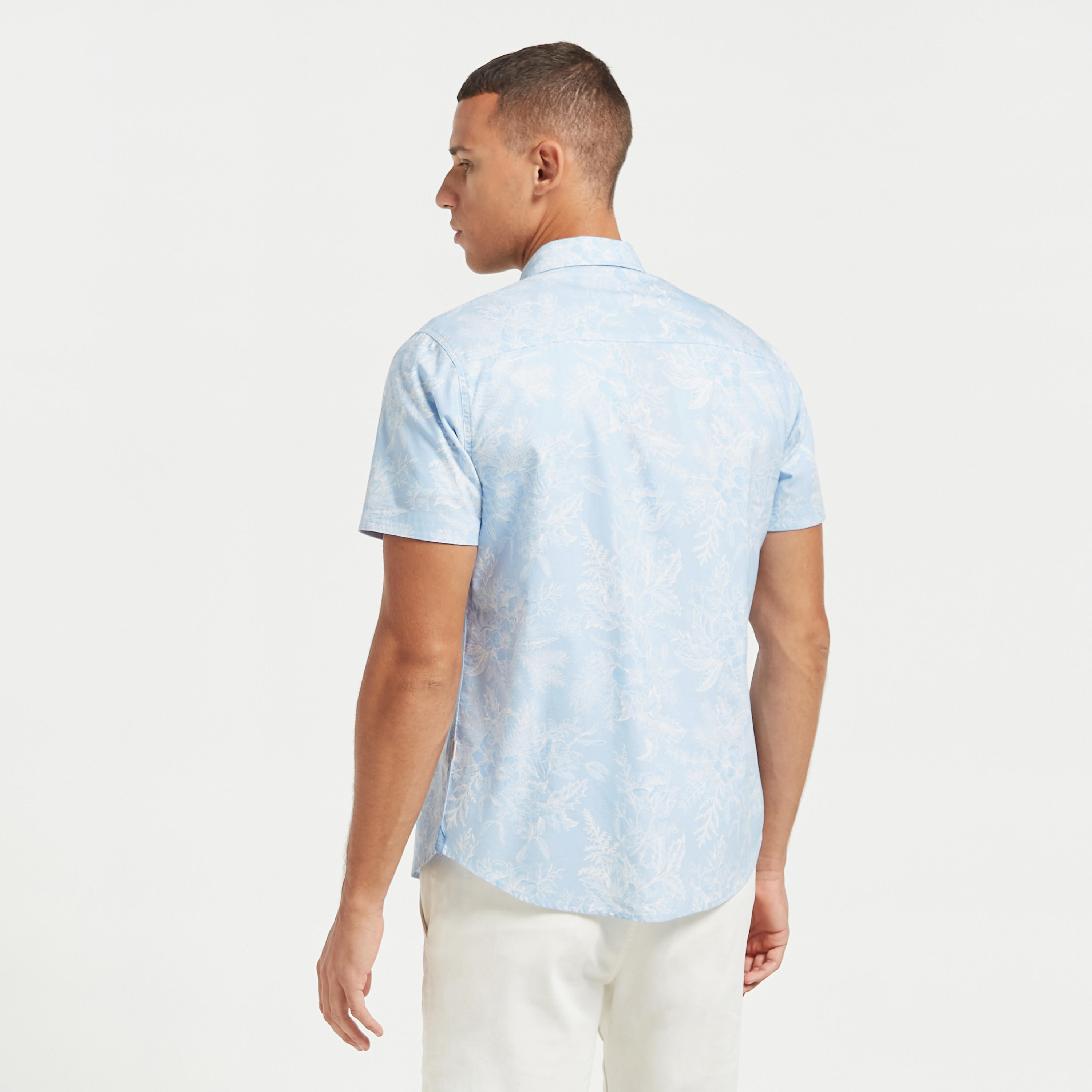 قميص أكسفورد بأكمام قصيرة وطبعة زهور من لي كوبر-men-clothing-shirts-image-3