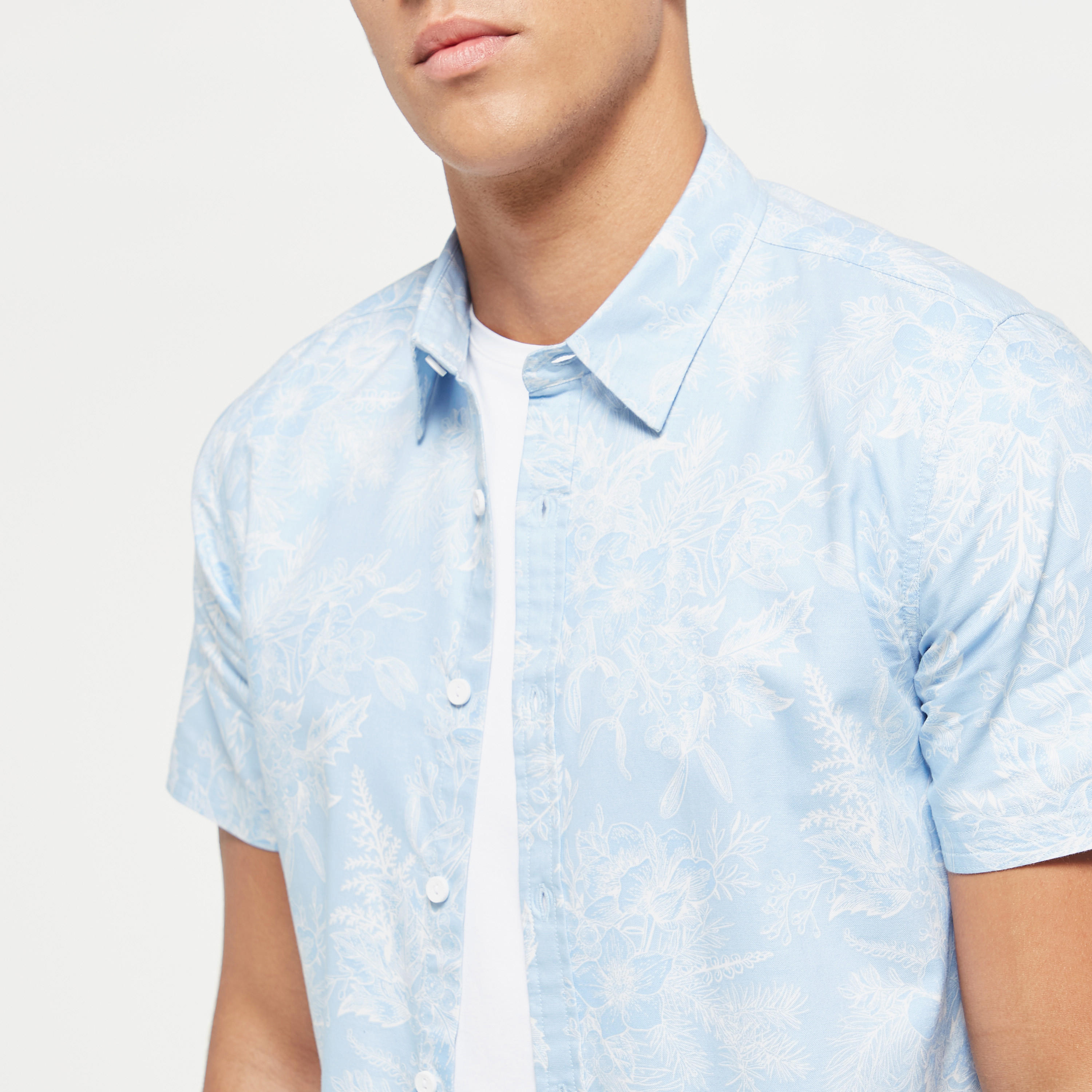 قميص أكسفورد بأكمام قصيرة وطبعة زهور من لي كوبر-men-clothing-shirts-image-4