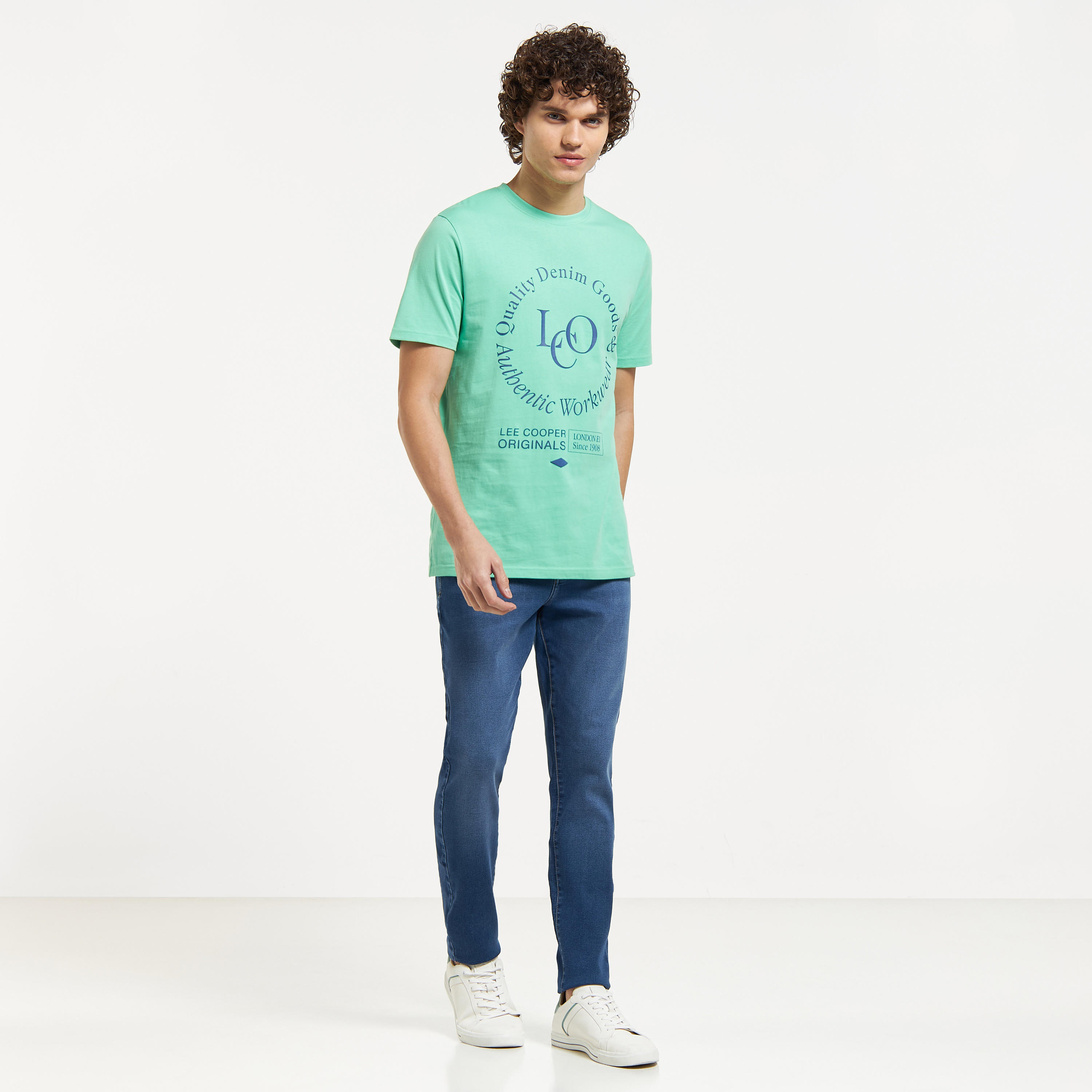 بنطلون جينز سادة بقصّة سليم ورباط إغلاق وجيوب من لي كوبر-men-clothing-bottoms-jeans-image-3
