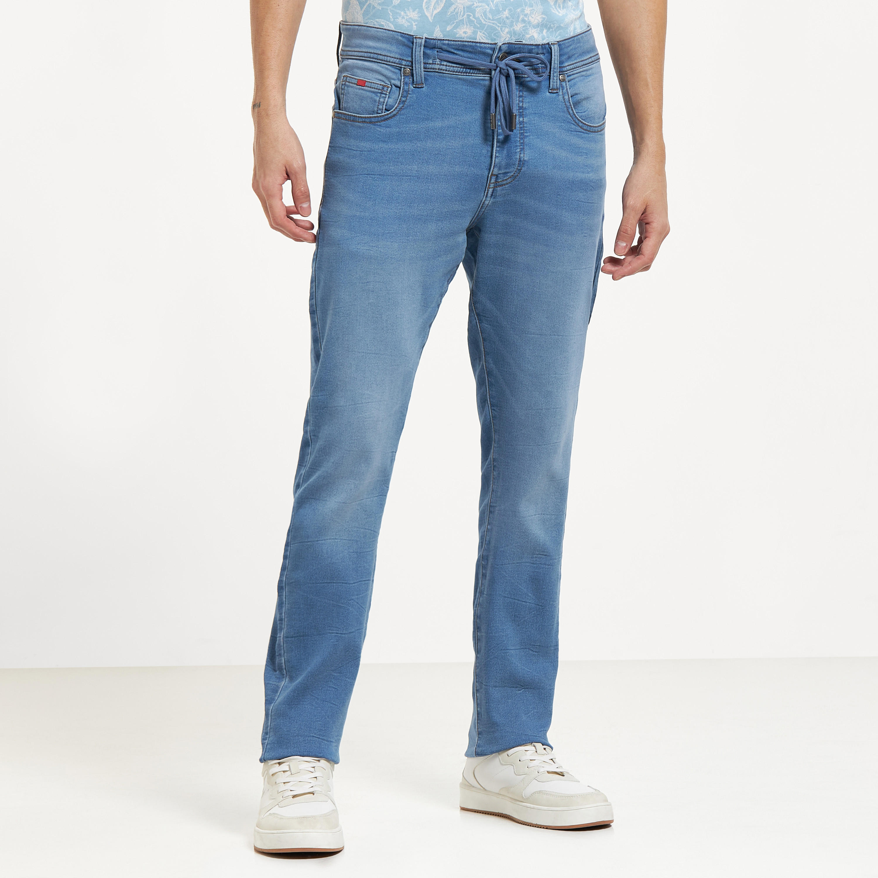 بنطلون جينز سادة بقصّة سليم ورباط إغلاق وجيوب من لي كوبر-men-clothing-bottoms-jeans-image-4