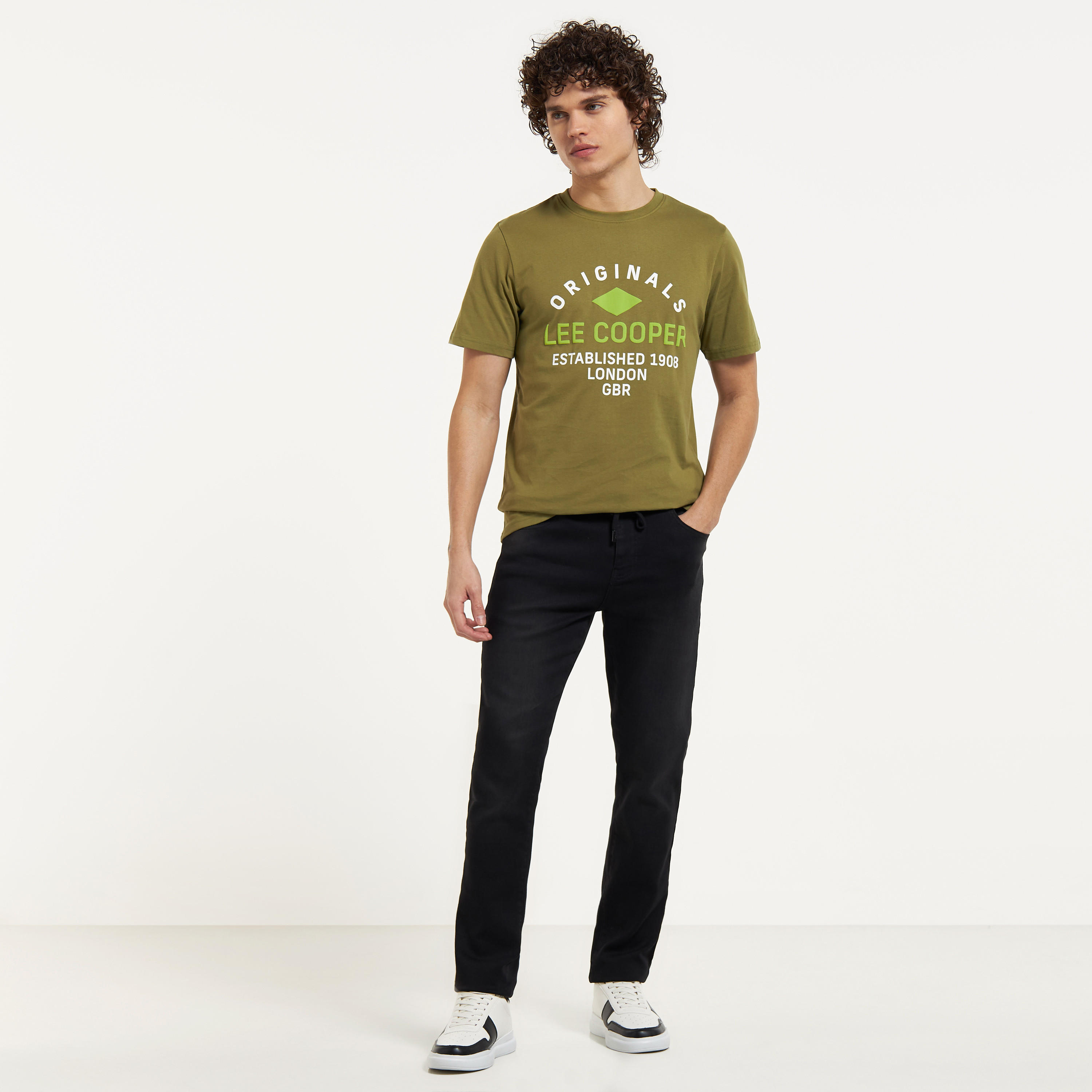 بنطلون جينز بقصّة سليم ورباط إغلاق وجيوب من لي كوبر-men-clothing-bottoms-jeans-image-3
