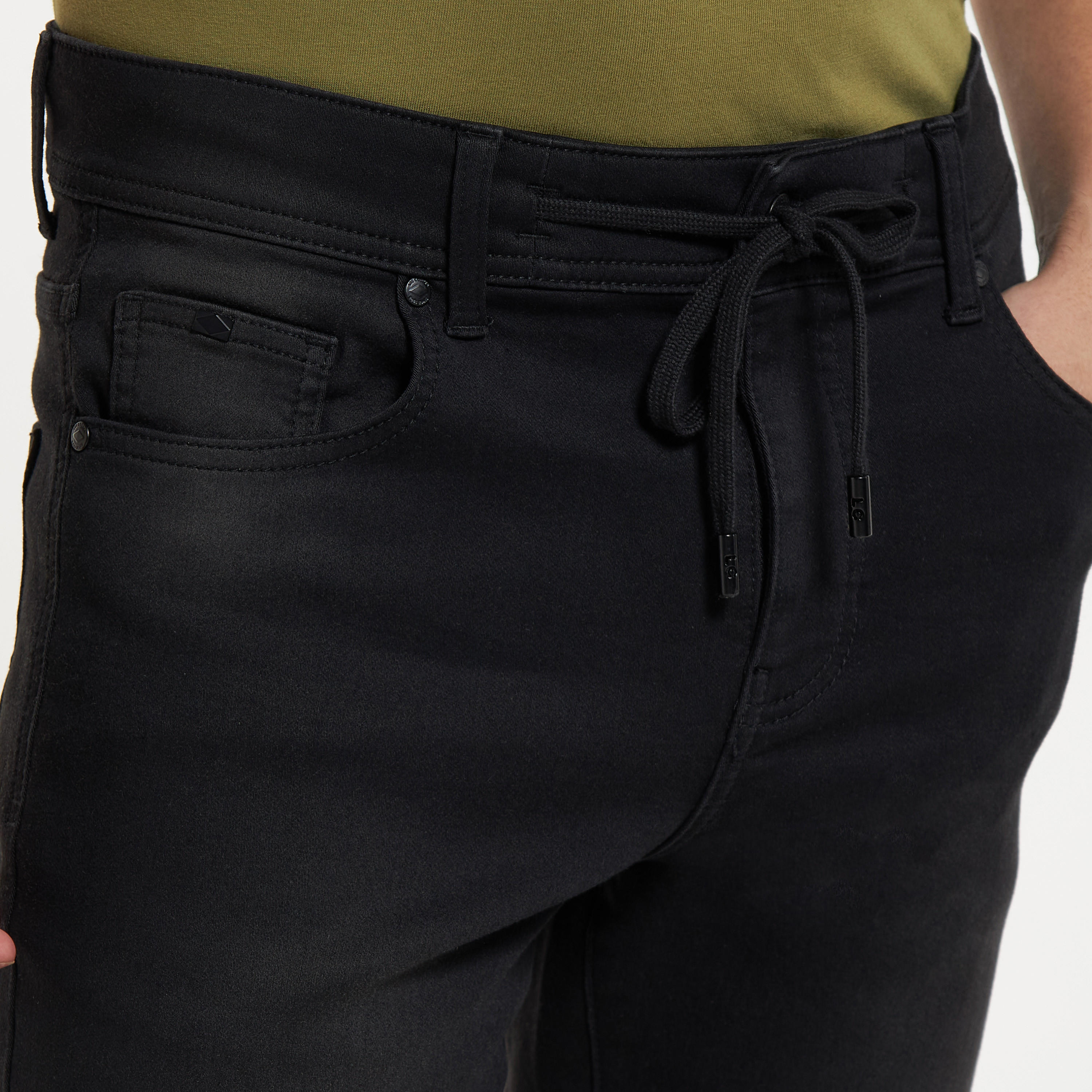 بنطلون جينز بقصّة سليم ورباط إغلاق وجيوب من لي كوبر-men-clothing-bottoms-jeans-image-2