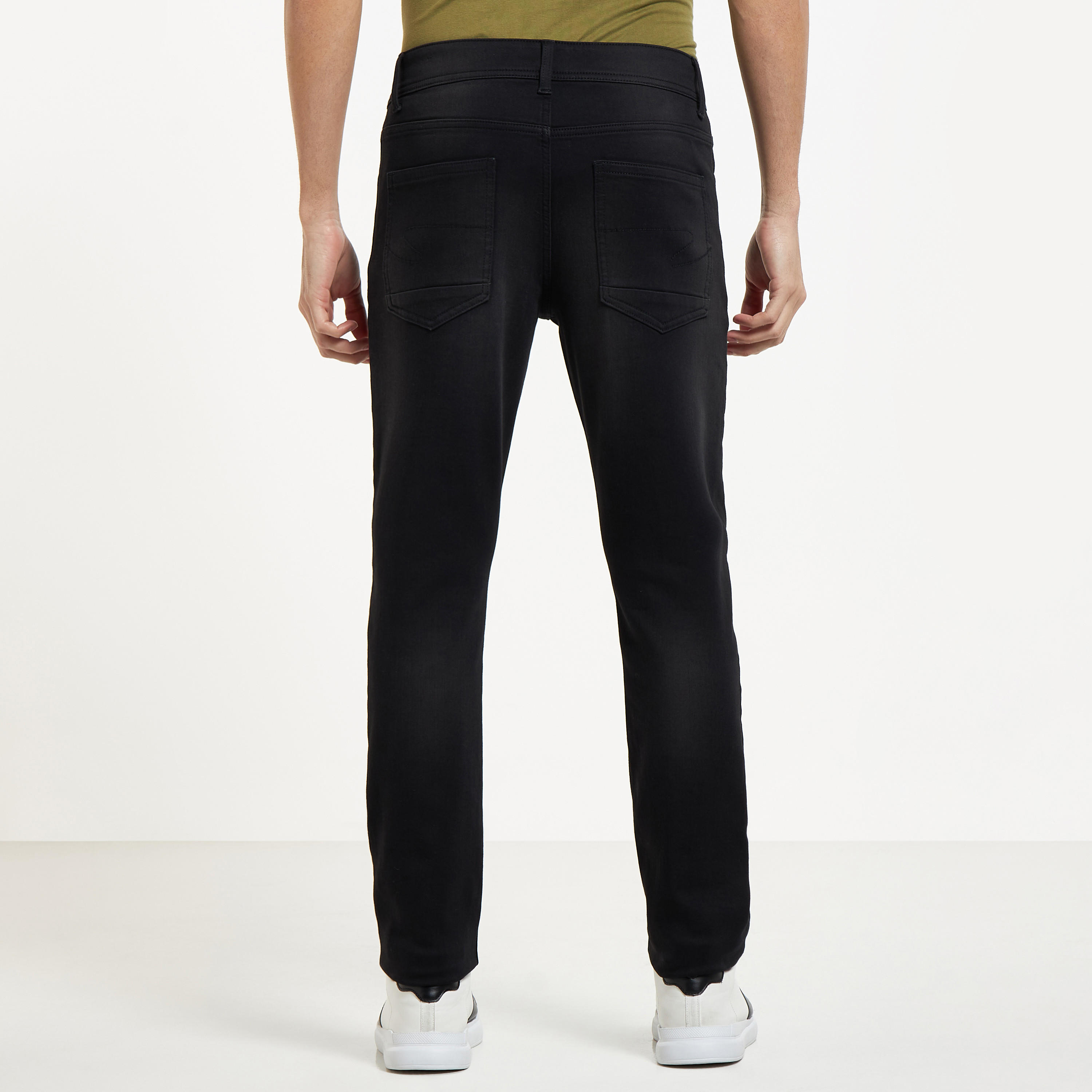 بنطلون جينز بقصّة سليم ورباط إغلاق وجيوب من لي كوبر-men-clothing-bottoms-jeans-image-1