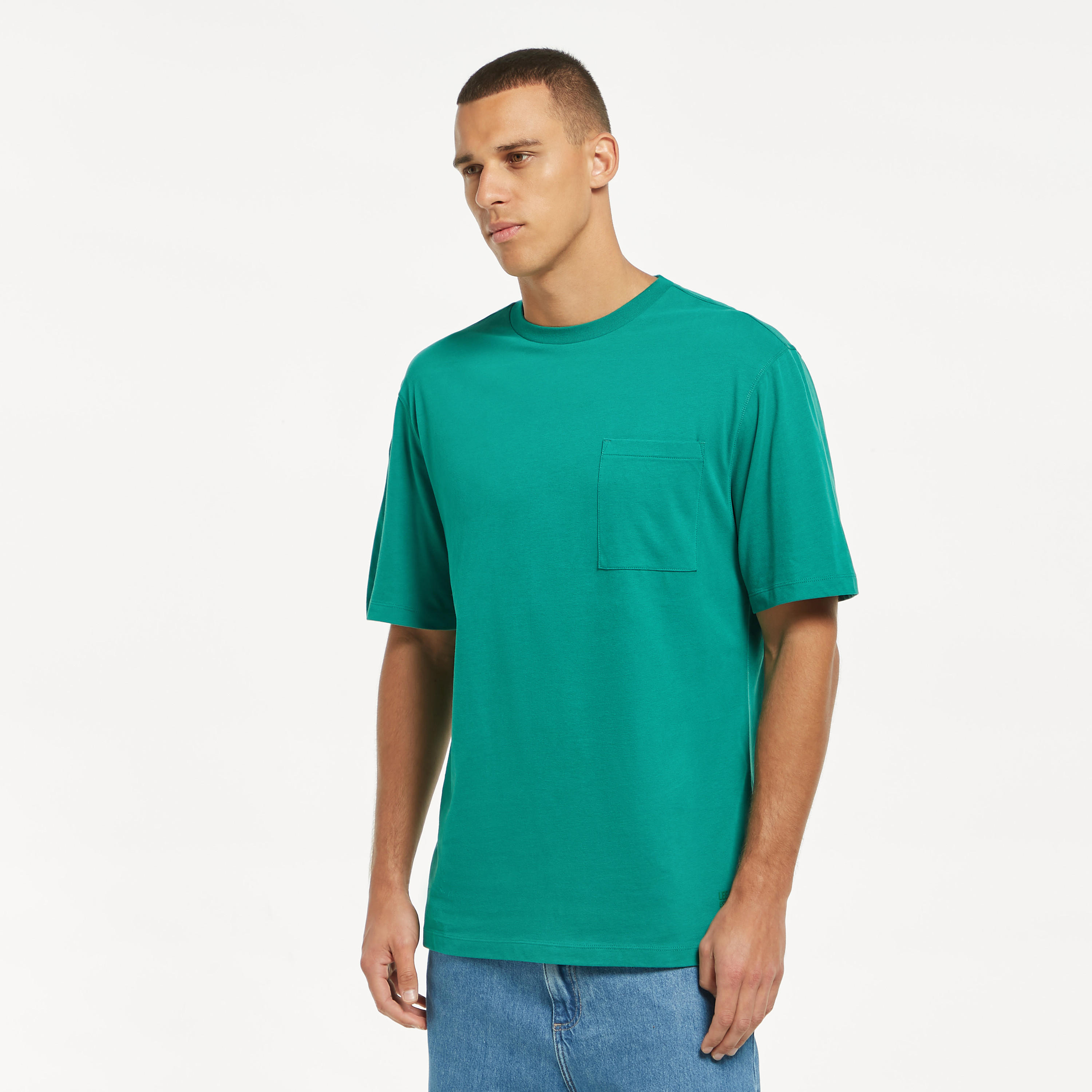 تيشيرت سادة بياقة ضيقة وجيب على الصدر من لي كوبر-men-clothing-tshirtsandpolos-tshirts-image-1