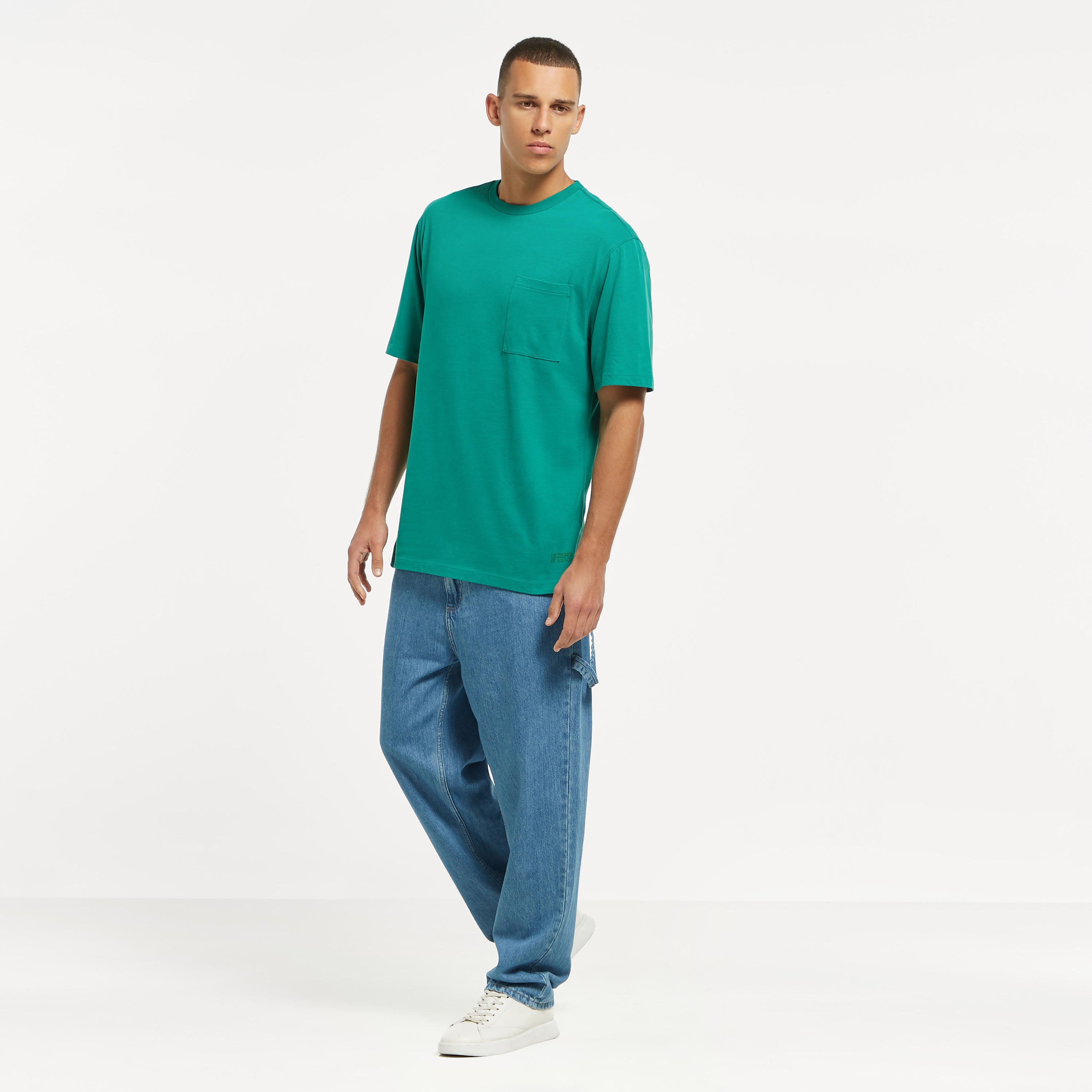 تيشيرت سادة بياقة ضيقة وجيب على الصدر من لي كوبر-men-clothing-tshirtsandpolos-tshirts-image-2