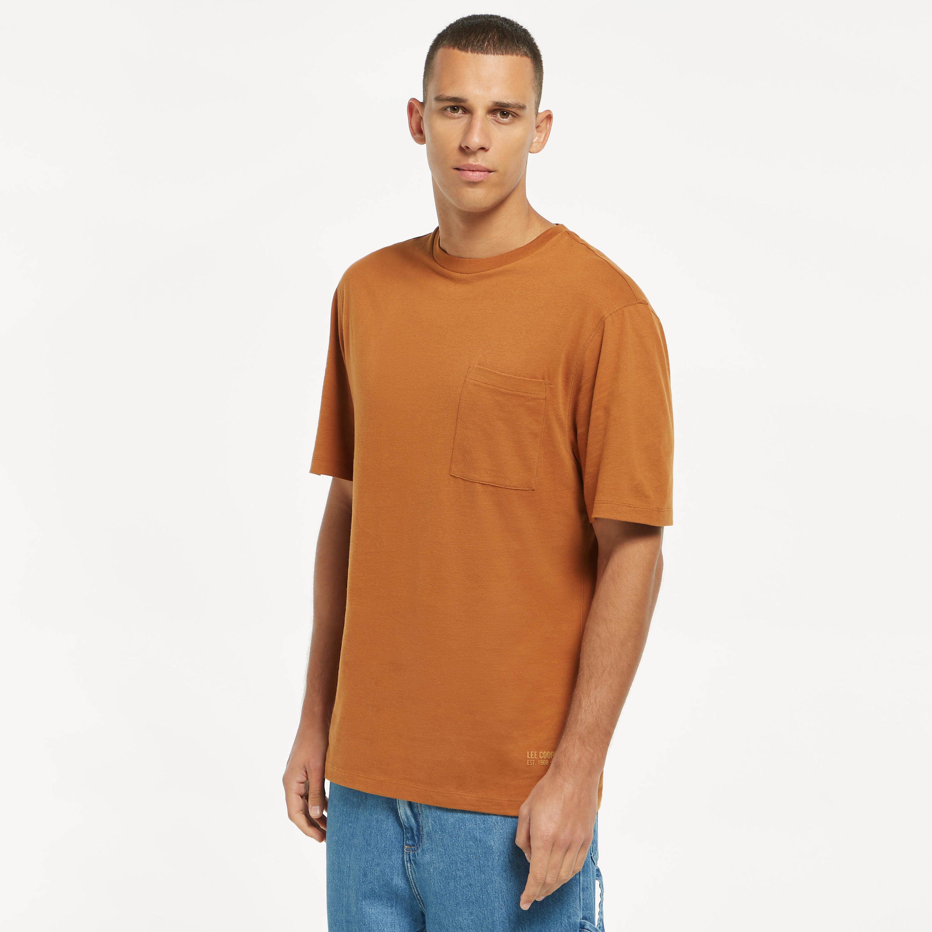 تيشيرت سادة بياقة ضيقة وجيب على الصدر من لي كوبر-men-clothing-tshirtsandpolos-tshirts-image-5