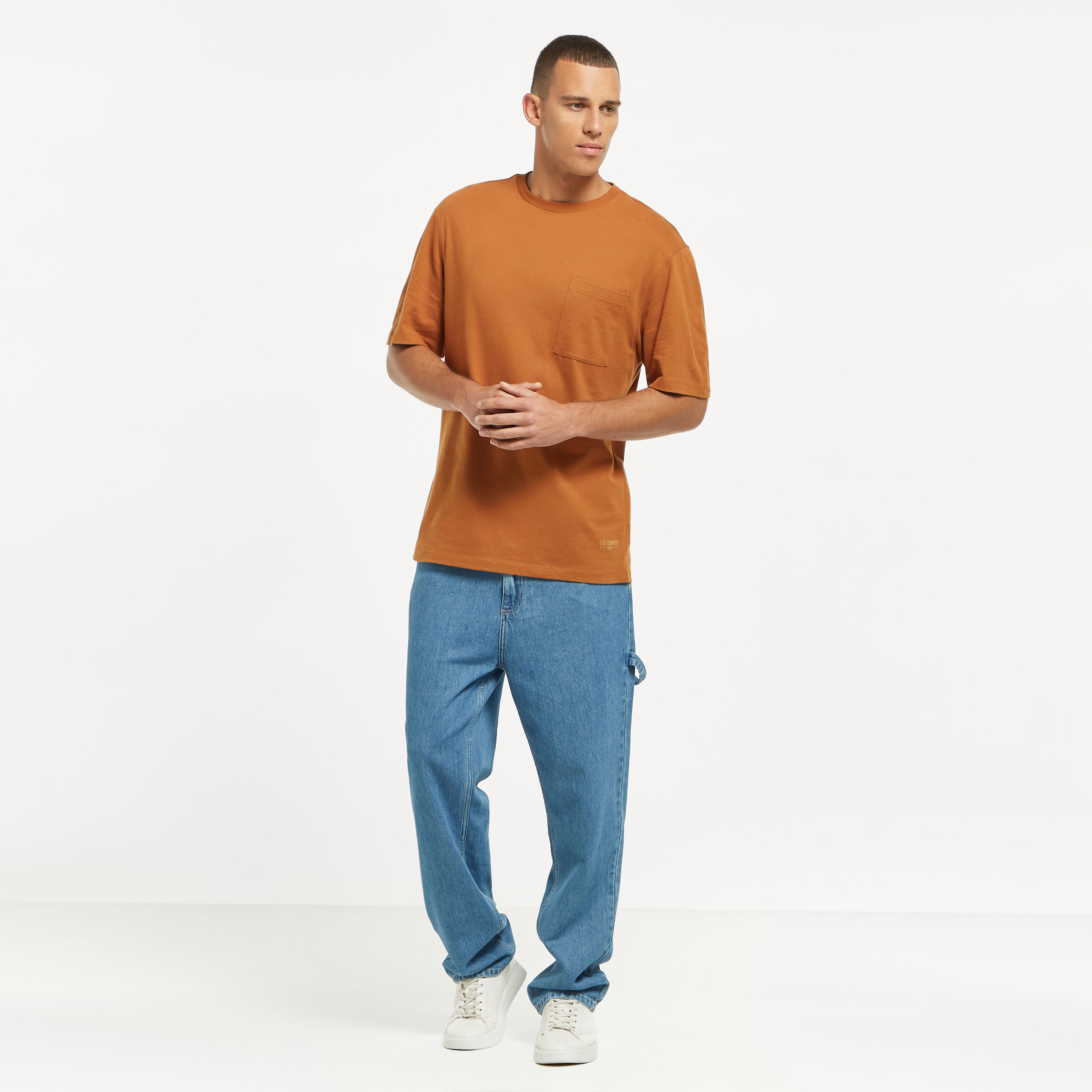 تيشيرت سادة بياقة ضيقة وجيب على الصدر من لي كوبر-men-clothing-tshirtsandpolos-tshirts-image-6