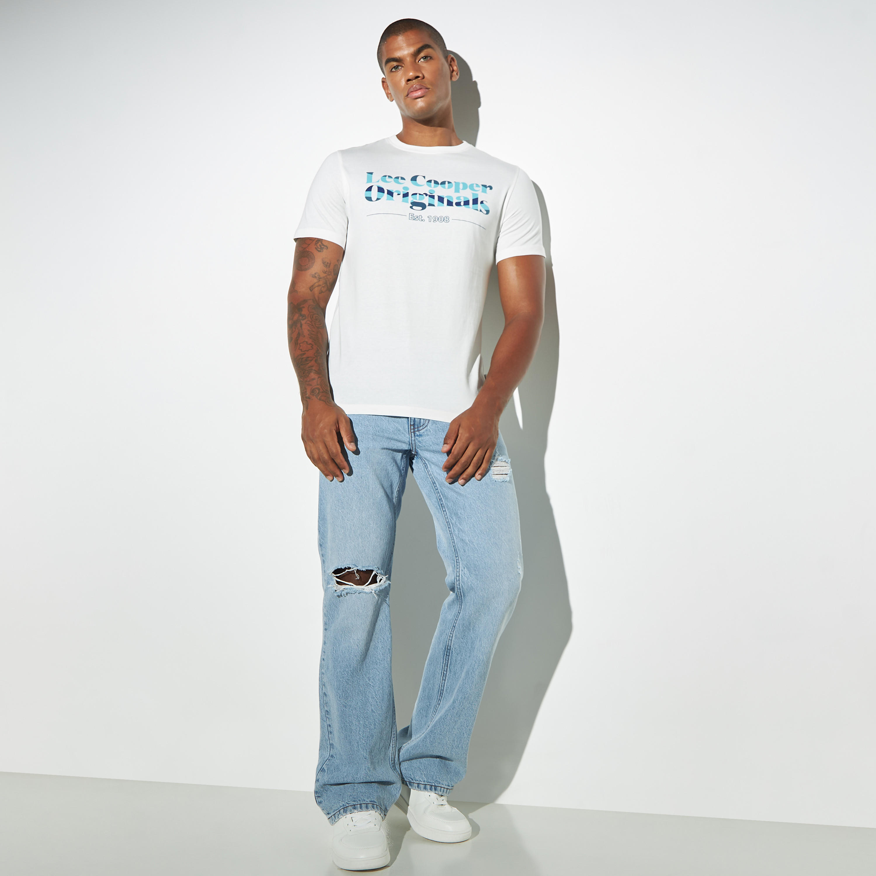 تيشيرت بياقة ضيّقة وأكمام قصيرة وطبعات شعار من لي كوبر-men-clothing-tshirtsandpolos-tshirts-image-4