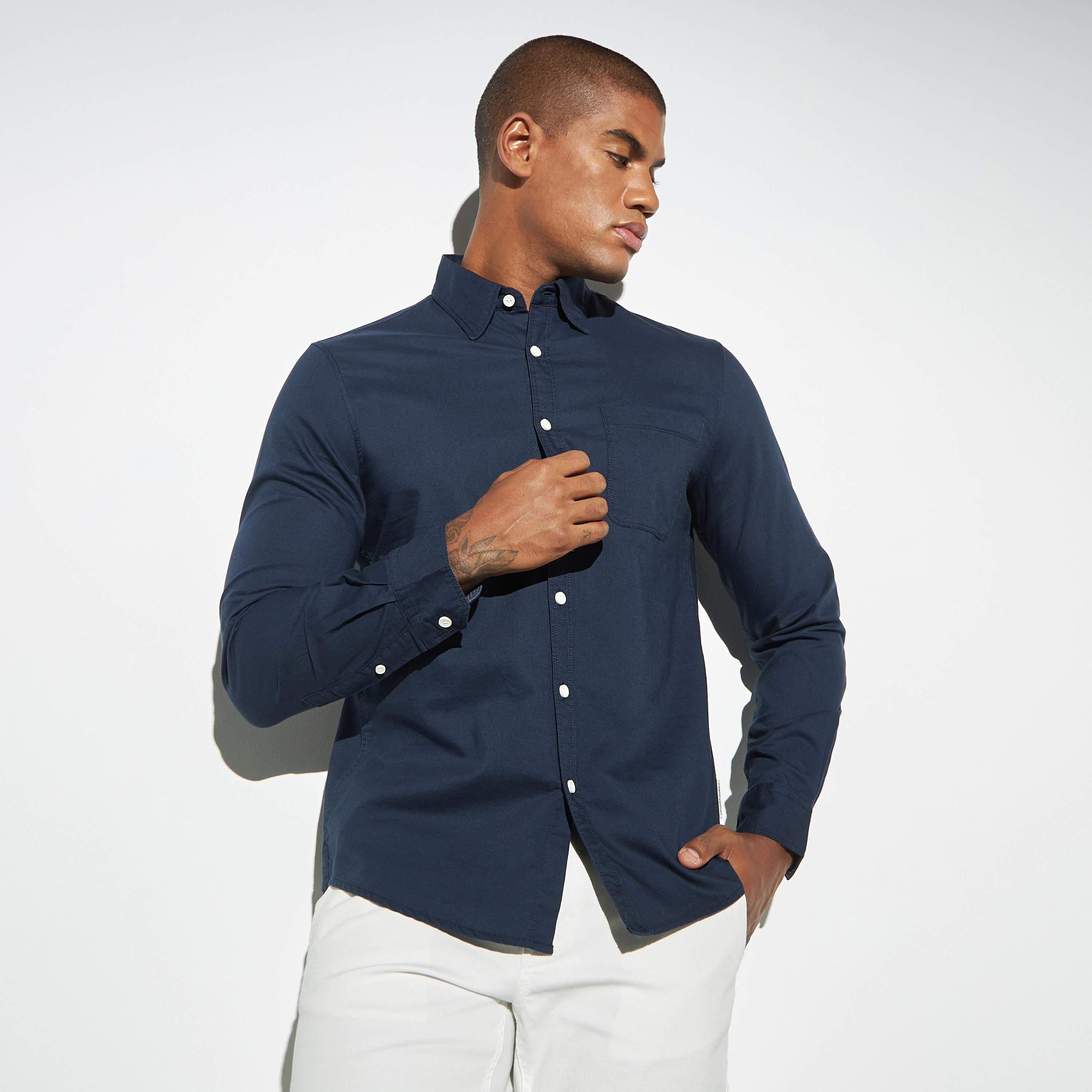 قميص أكسفورد سادة بأكمام طويلة وجيب من لي كوبر-men-clothing-shirts-image-1
