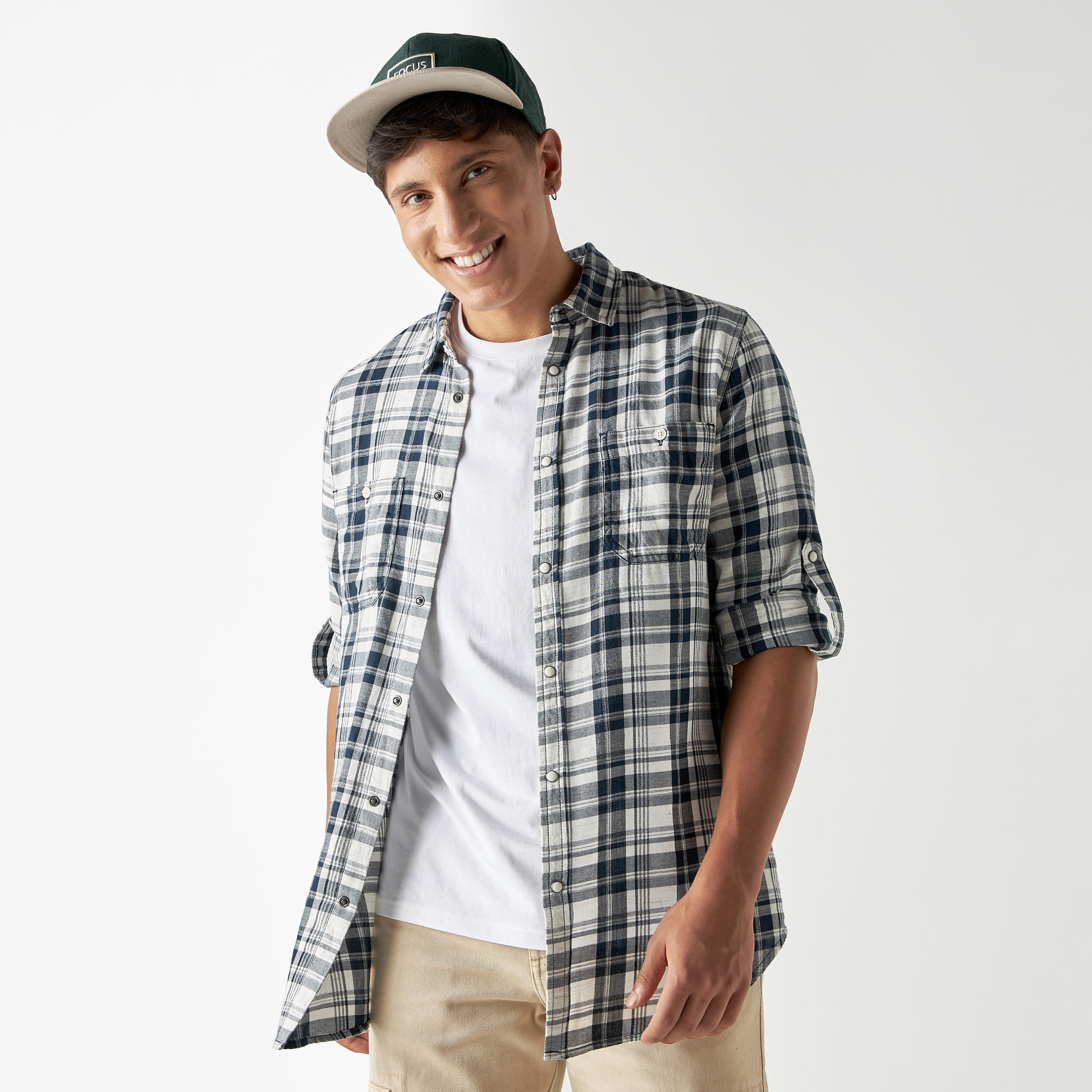 تيشيرت كاروهات بأكمام طويلة وجيوب من لي كوبر-men-clothing-shirts-image-1