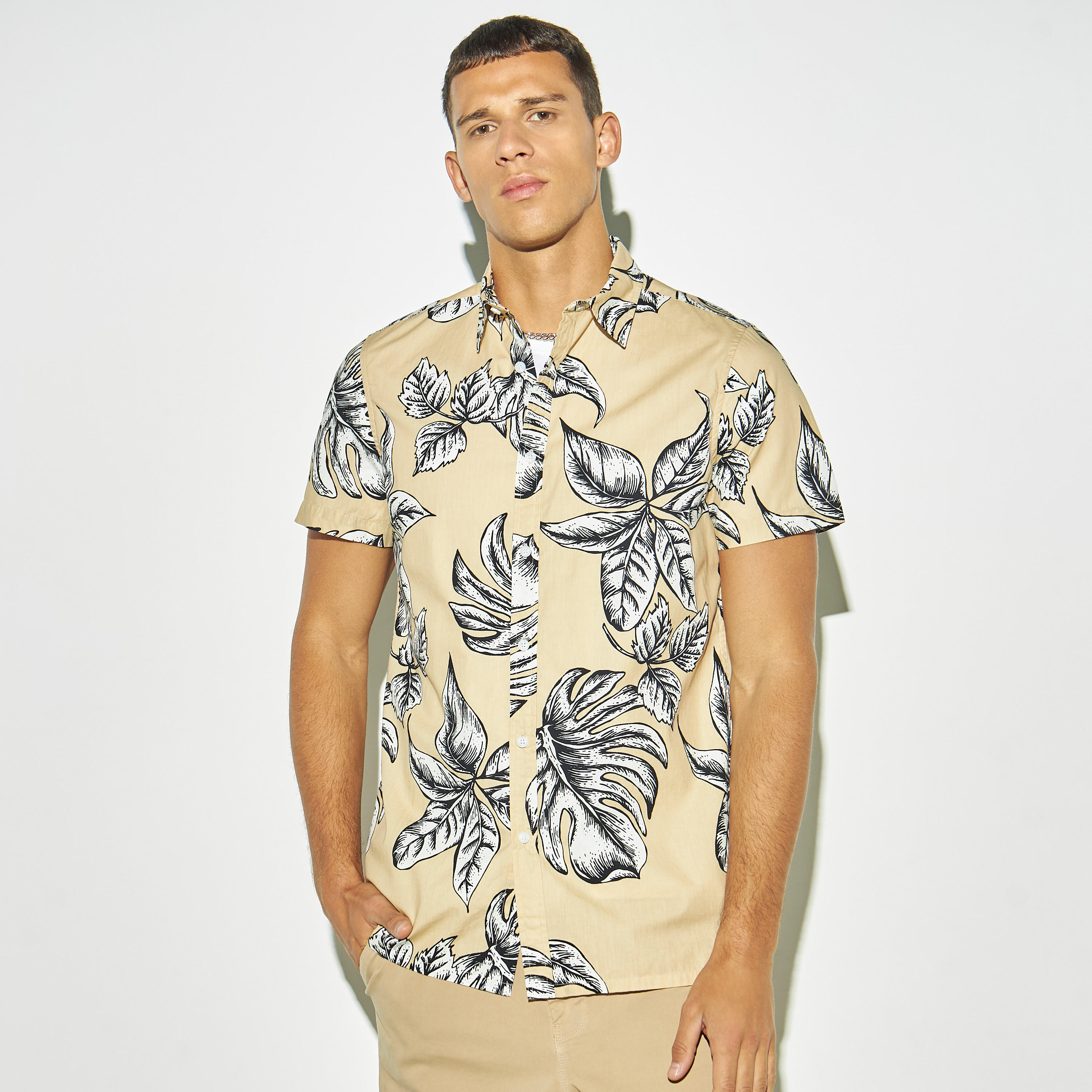 قميص بأكمام قصيرة وطَبعات من لي كوبر-men-clothing-shirts-image-1