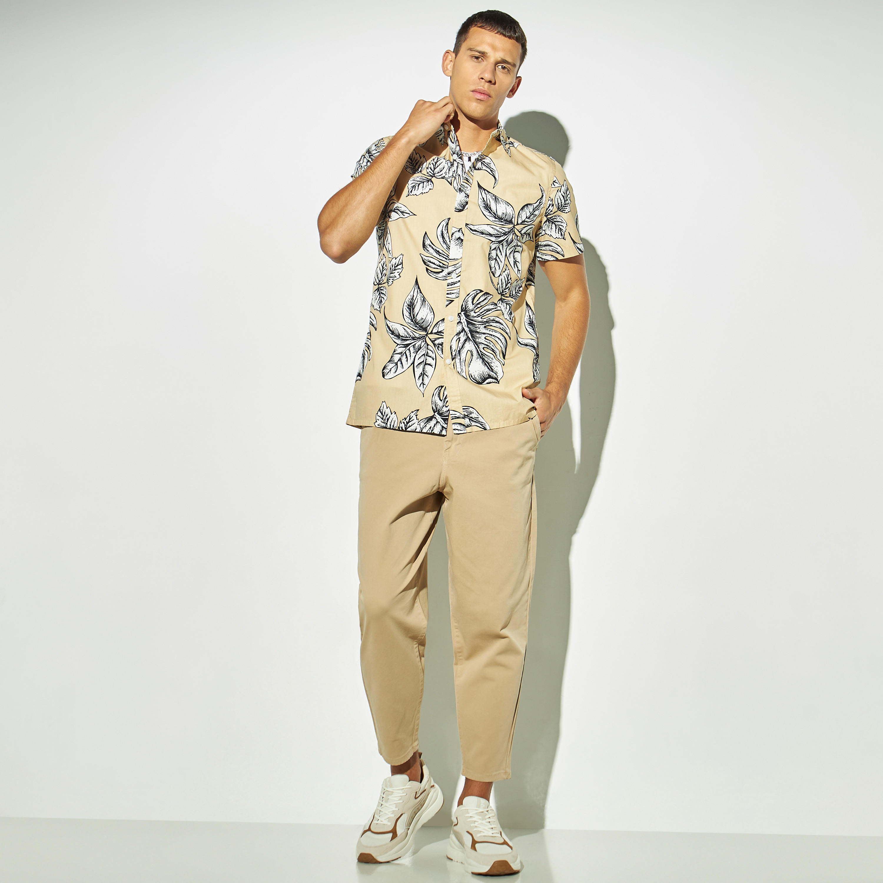 قميص بأكمام قصيرة وطَبعات من لي كوبر-men-clothing-shirts-image-2