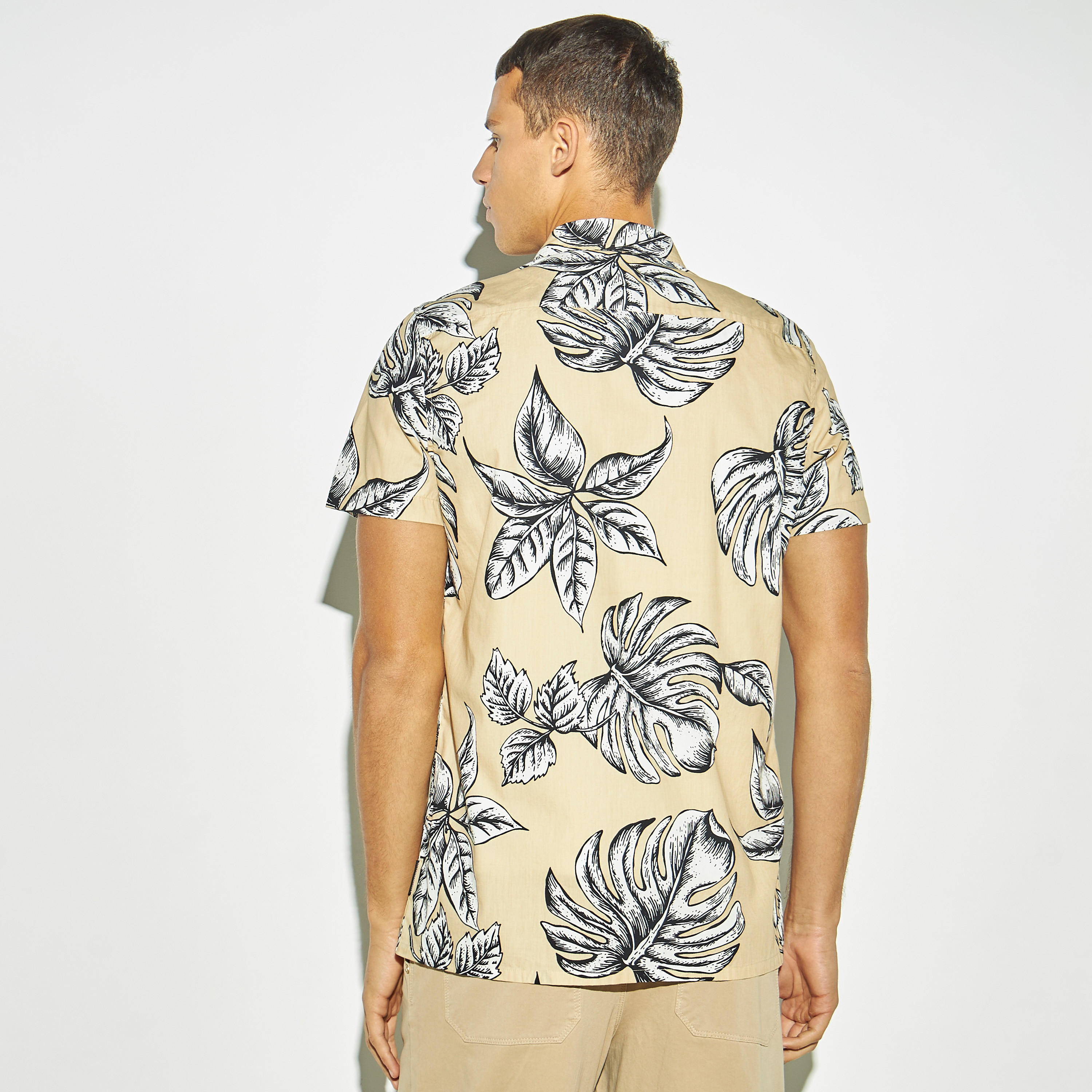 قميص بأكمام قصيرة وطَبعات من لي كوبر-men-clothing-shirts-image-3