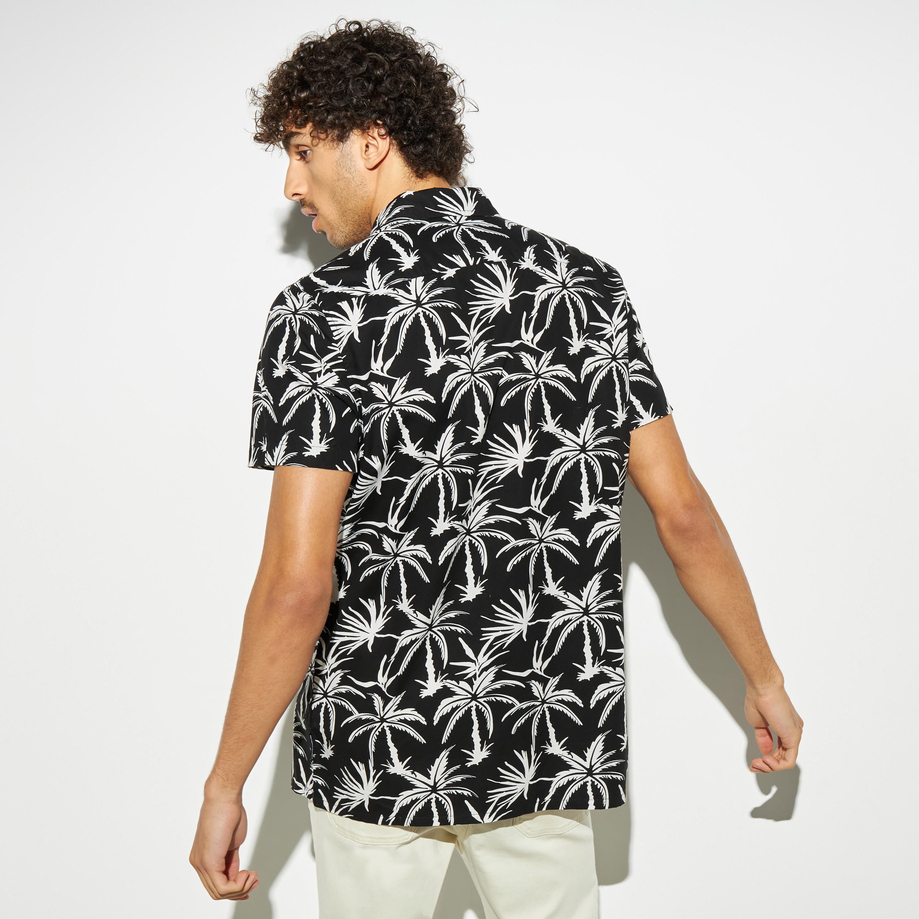قميص بأكمام قصيرة وطَبعات من لي كوبر-men-clothing-shirts-image-2