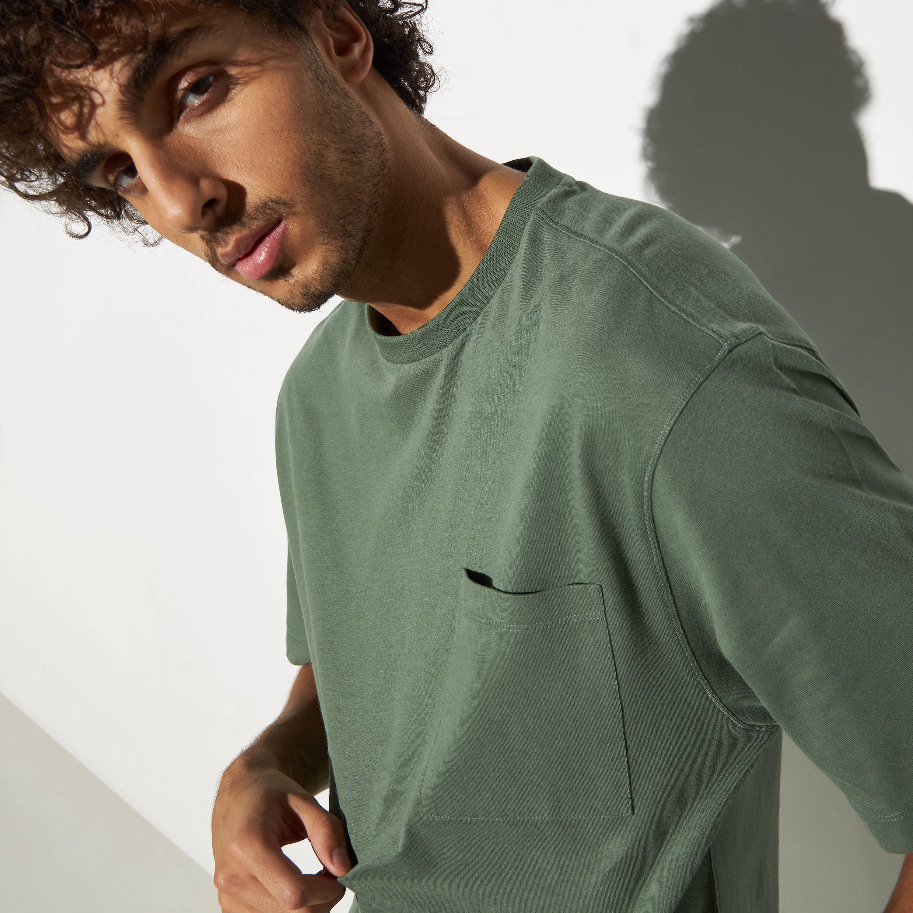 تيشيرت بأكمام قصيرة وياقة ضيقة وجيب من لي كوبر-men-clothing-tshirtsandpolos-tshirts-image-4