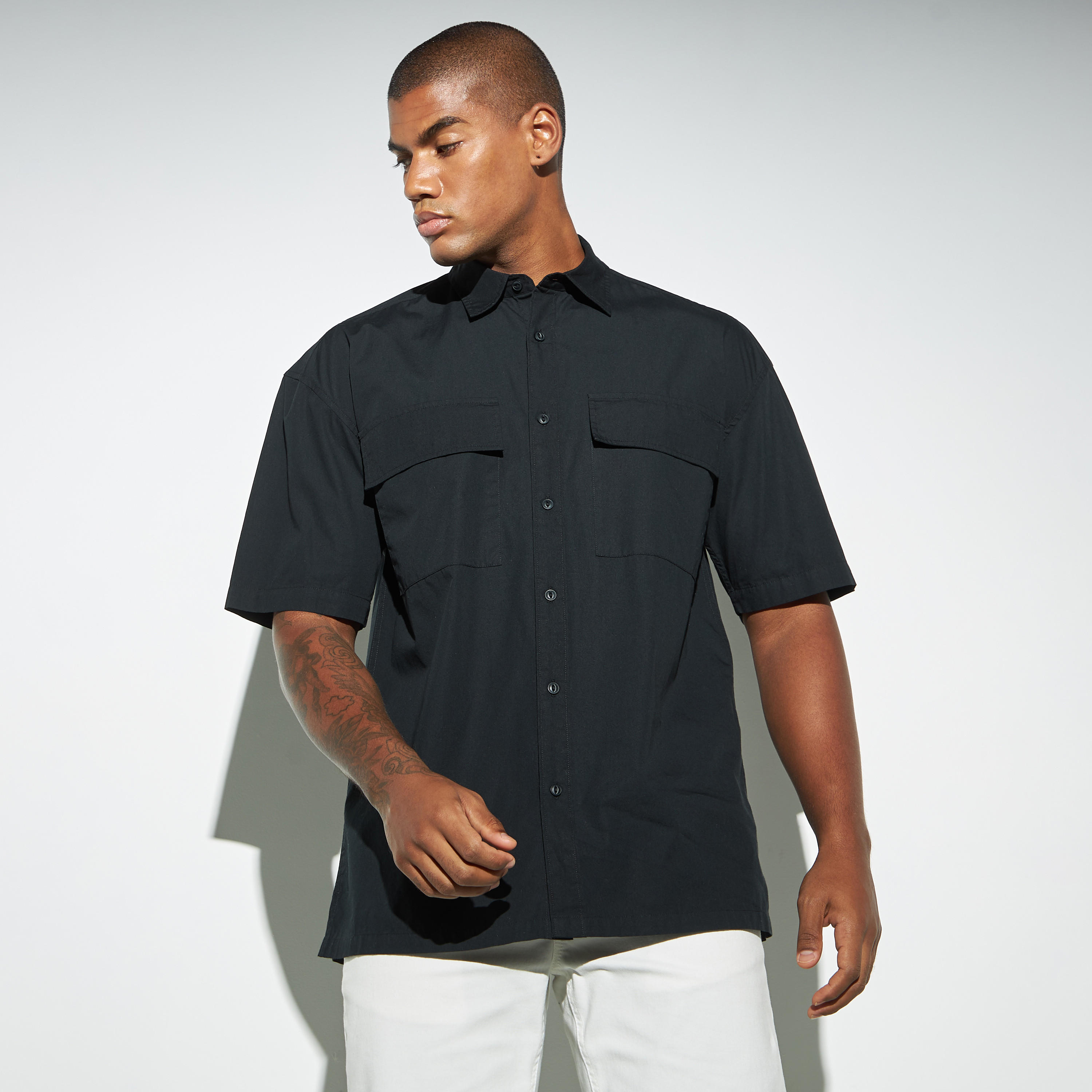 قميص بأكمام قصيرة وجيوب من لي كوبر-men-clothing-shirts-image-1